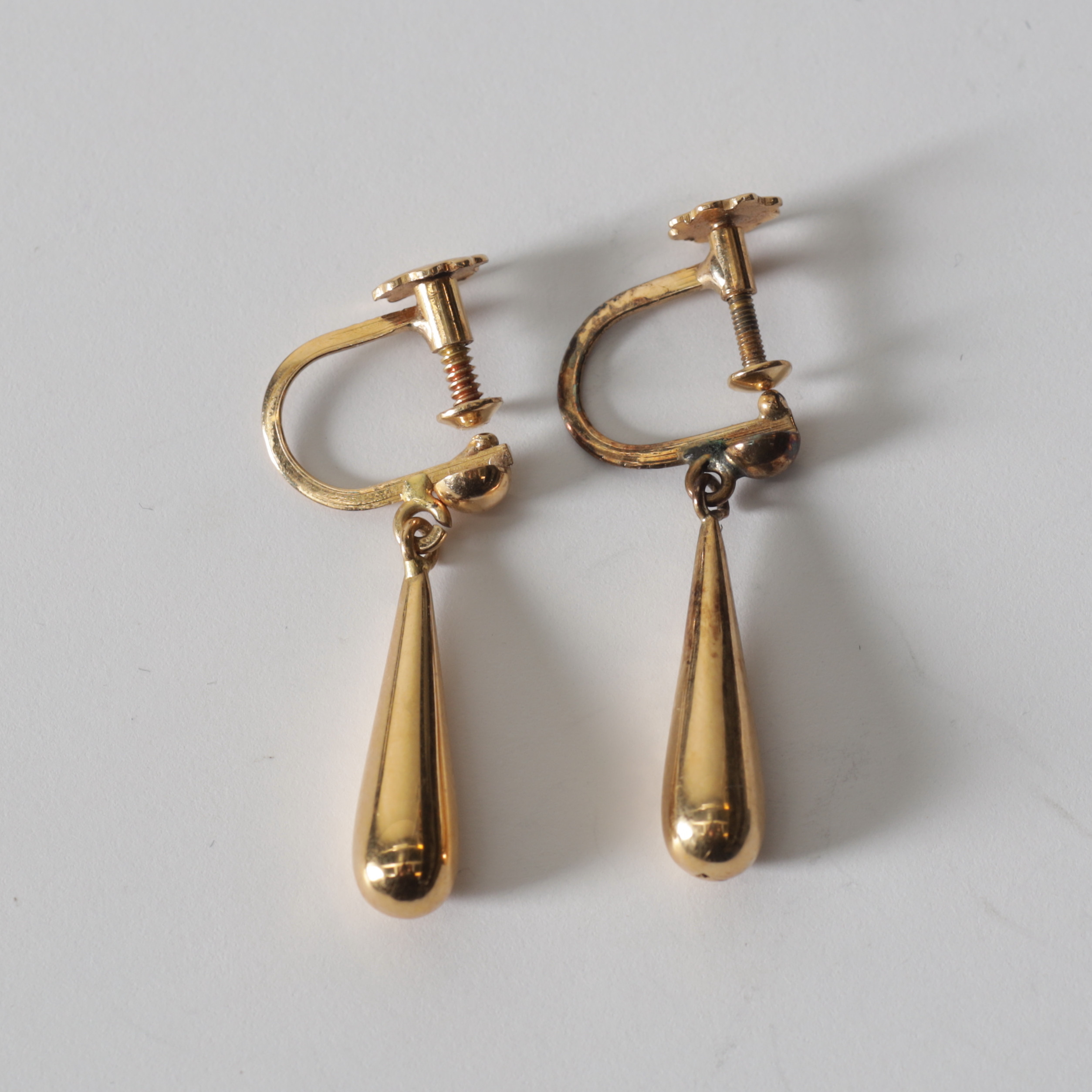 ÖRHÄNGEN, 1 par, 18K guld. Totalvikt ca 2,3 gram.