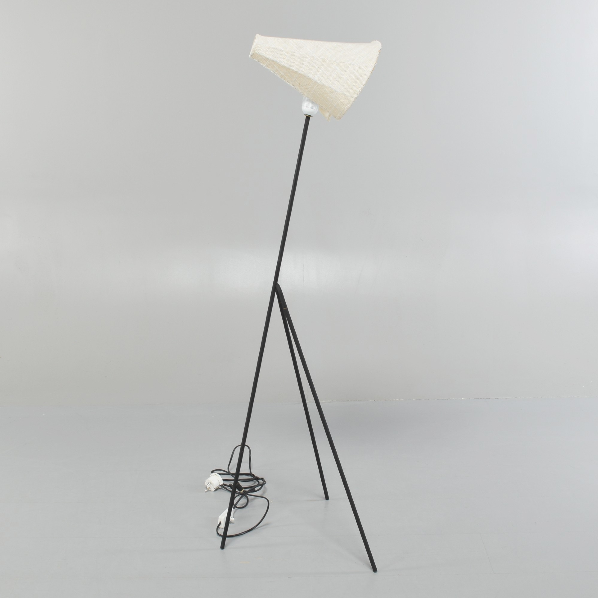 HANS BERGSTRÖM. Golvlampa, "Giraffen", Ateljé lyktan, Åhus, modell 569, Swedish Modern, 1900-talets mitt.