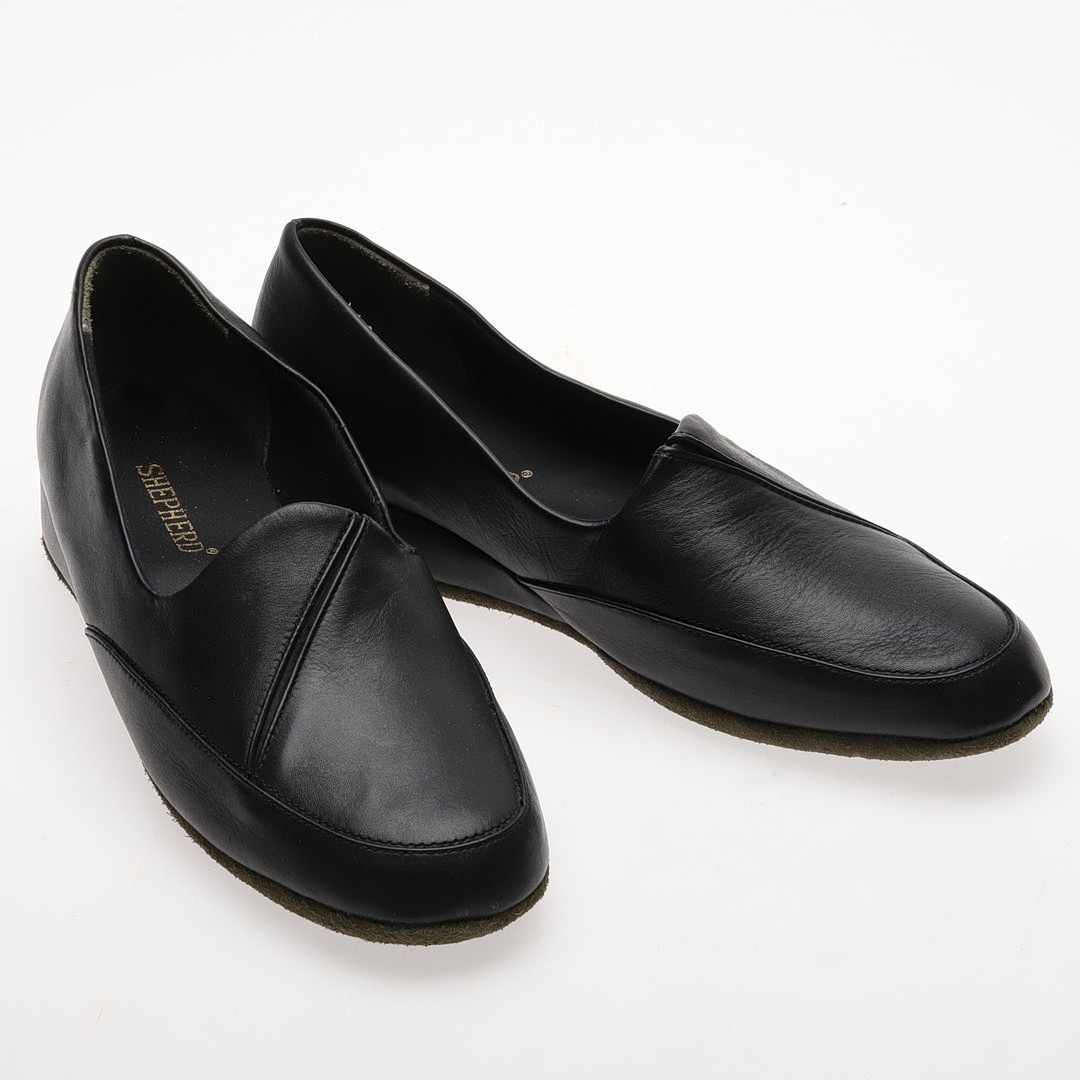 SKOR/TOFFLOR. Ett par, SHEPHERD, storlek 38.