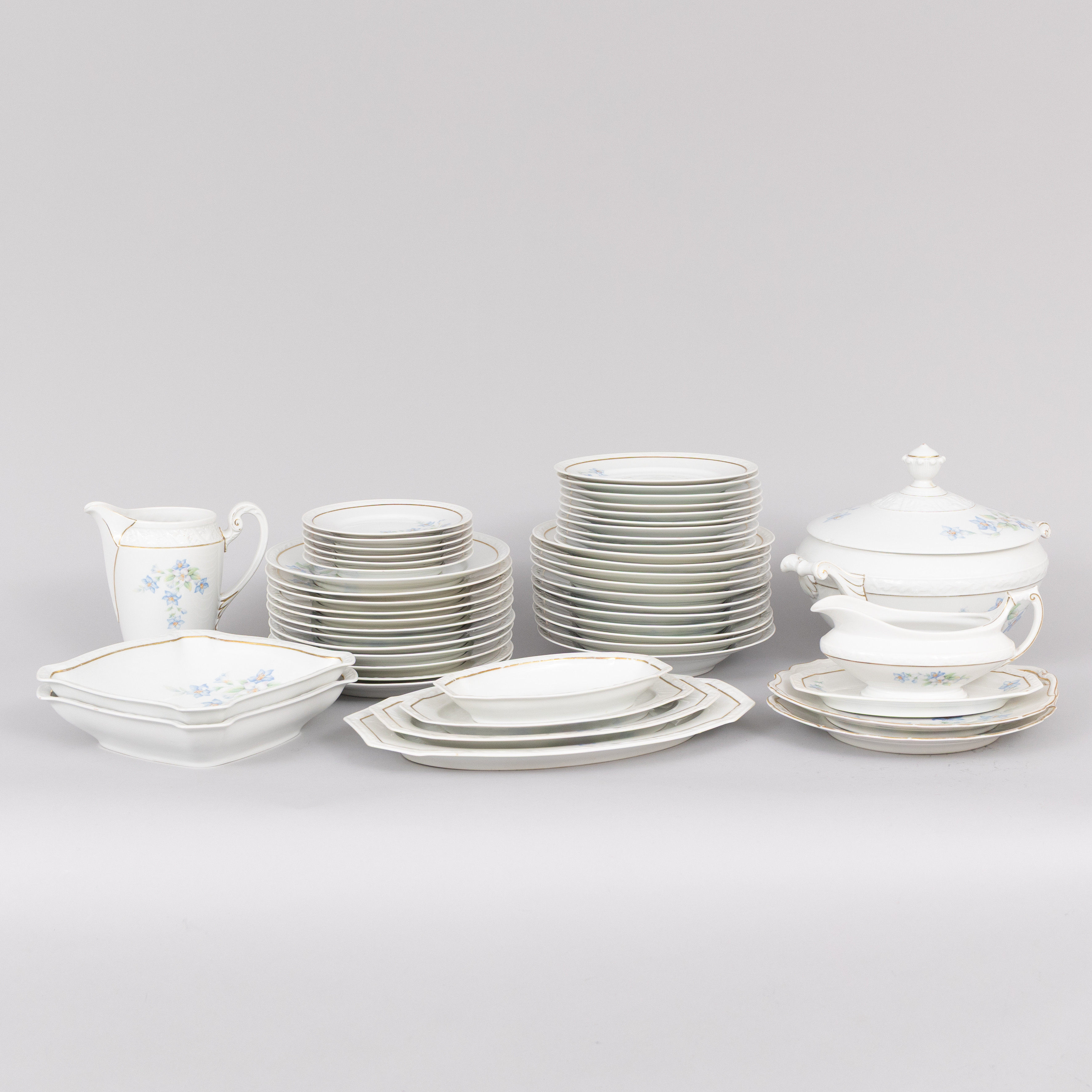 MATSERVISDELAR, 50 st, porslin, gulddekor, Paul Muller Selb, Bavaria.