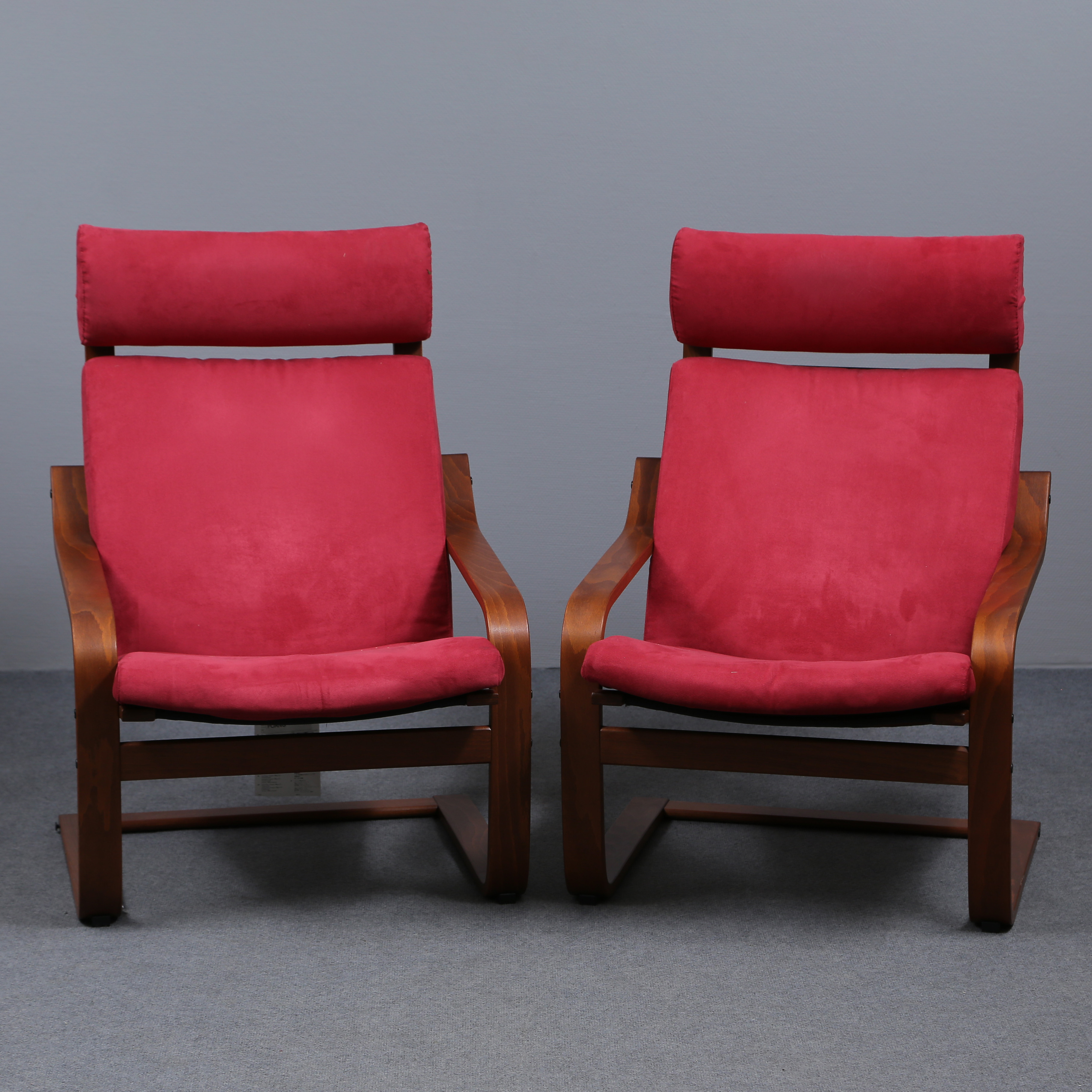 FÅTÖLJER, PARET, FORMPRESSAT TRÄ, MOCKASKINN, 1900-TALETS ANDRA HÄLFT.