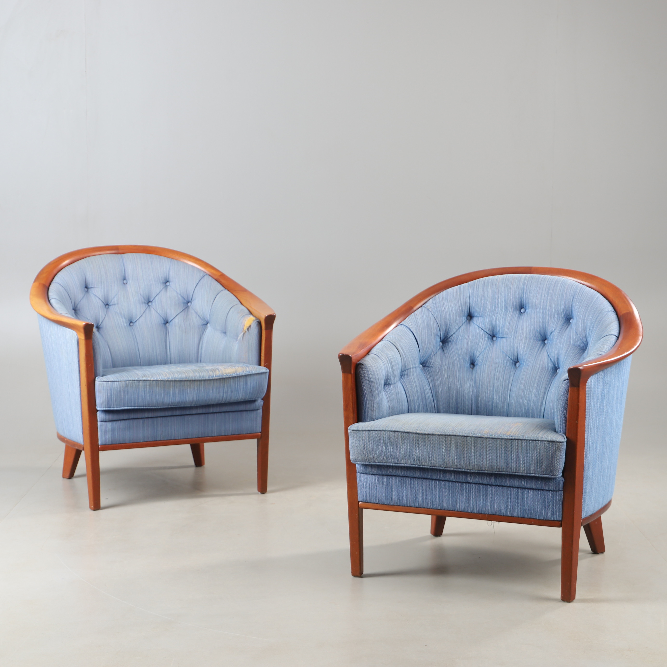 BERTIL FRIDHAGEN (1905-1993). FÅTÖLJER, 1 par, ”Aristokrat”, mahogny och plyschkläd, 1900-talets andra hälft.