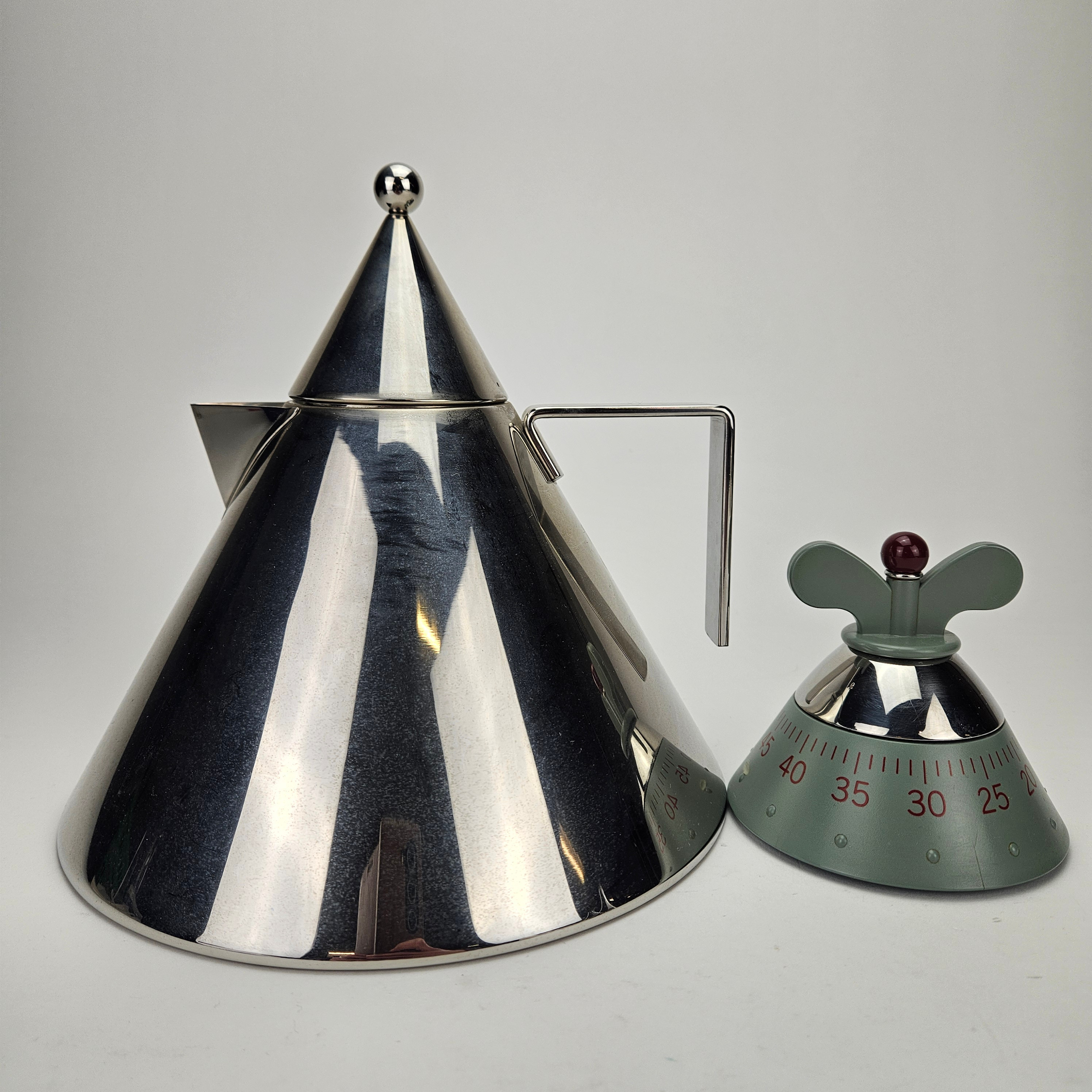 ALESSI. Vattenkokare och äggklocka.