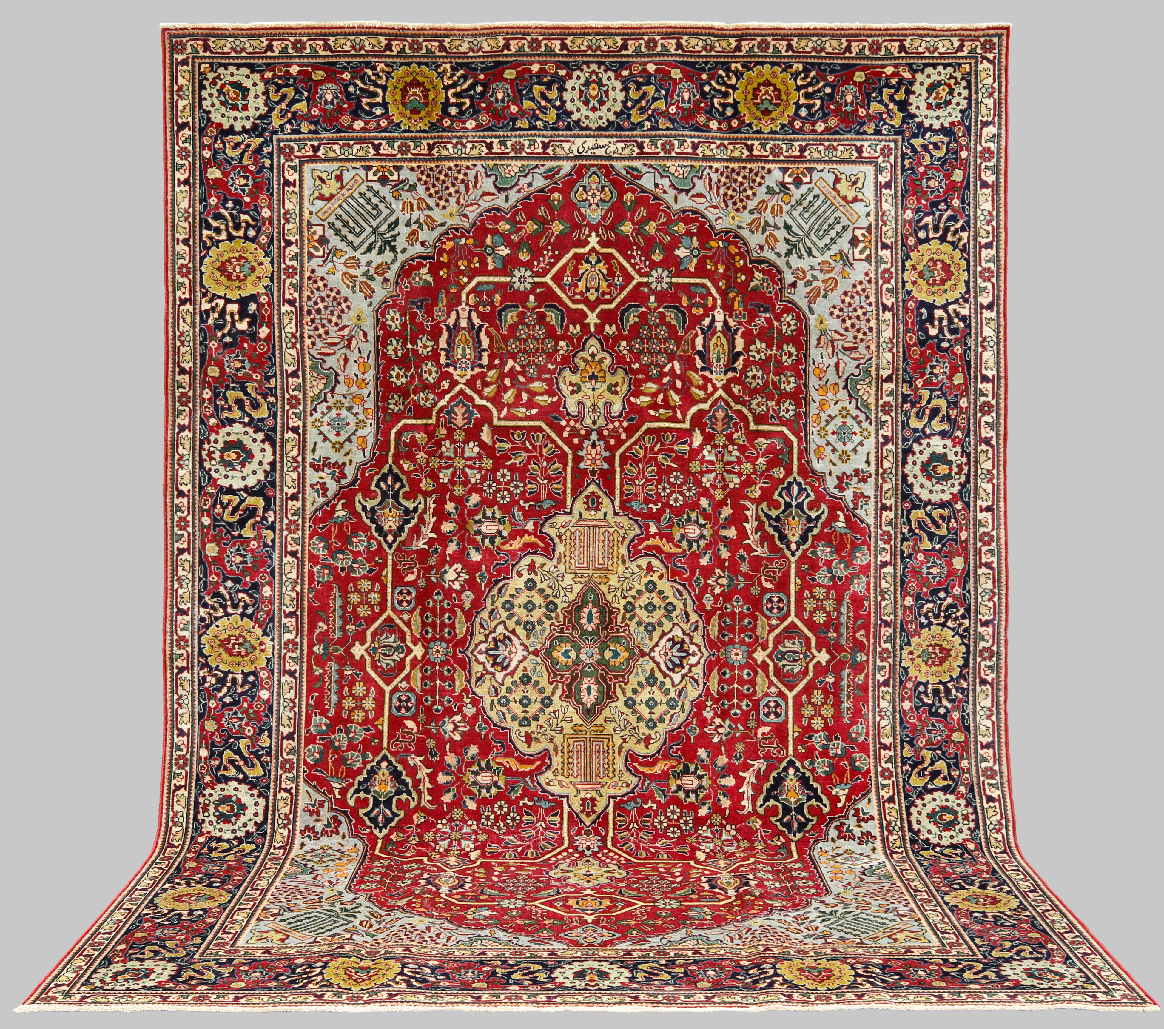 MATTA. Täbriz signerad, patinerad, 350 x 242 cm.