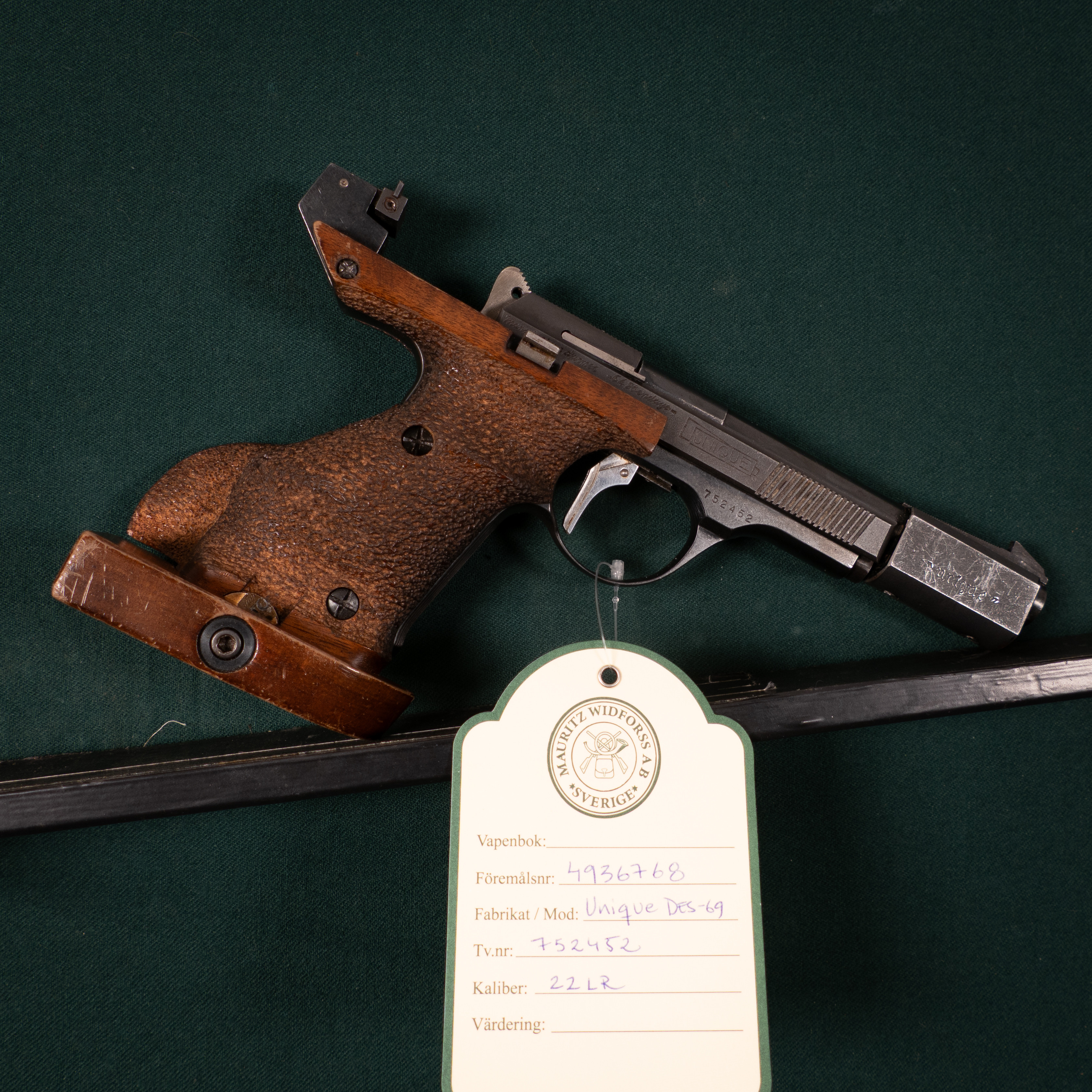 Unique DES-69 kal. 22LR Tillv.nr. 752452.