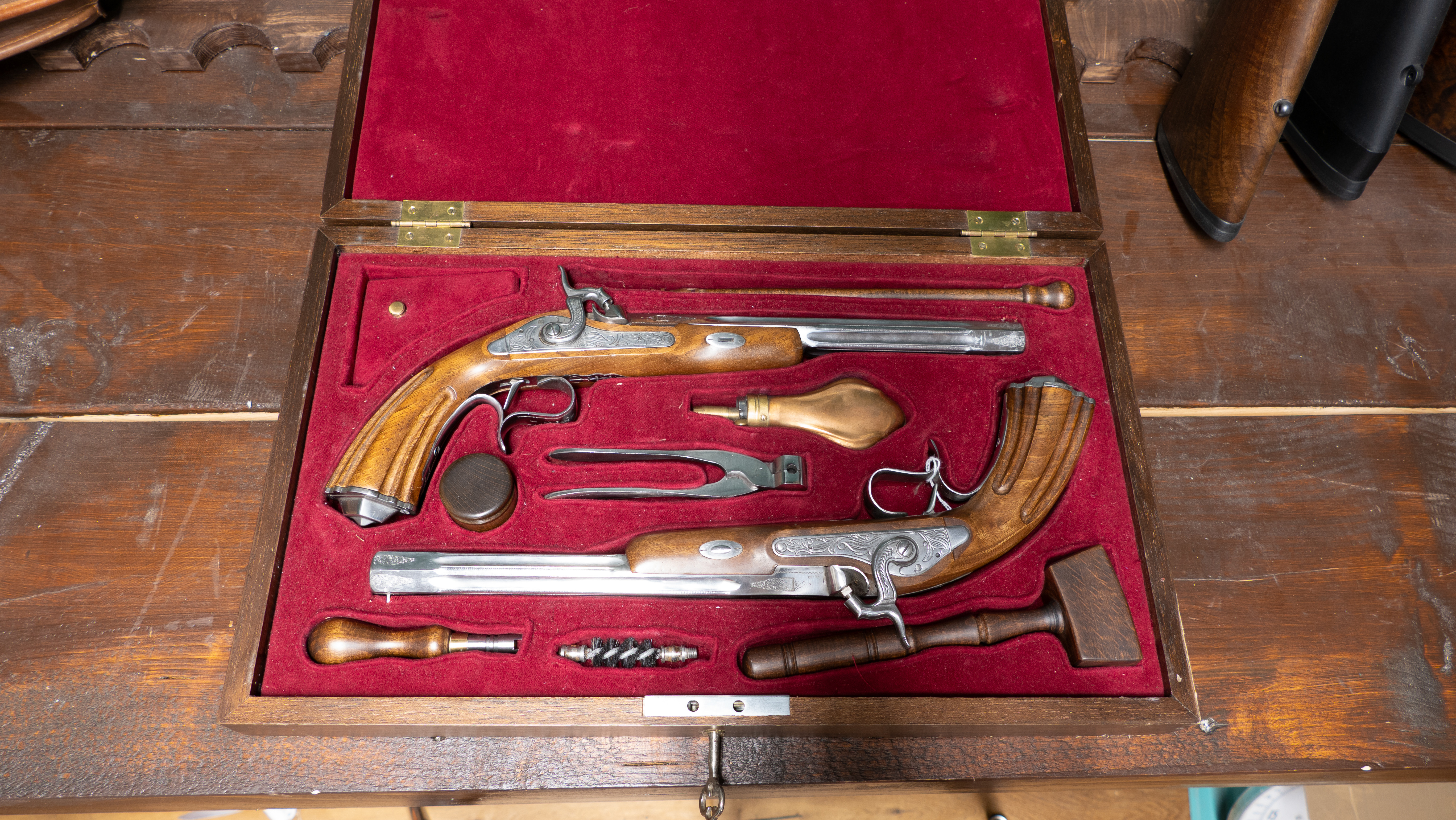 Ett par spanska slaglåspistoler kal. 44BP Tillv.nr.22155 & Tillv.nr. 22156.