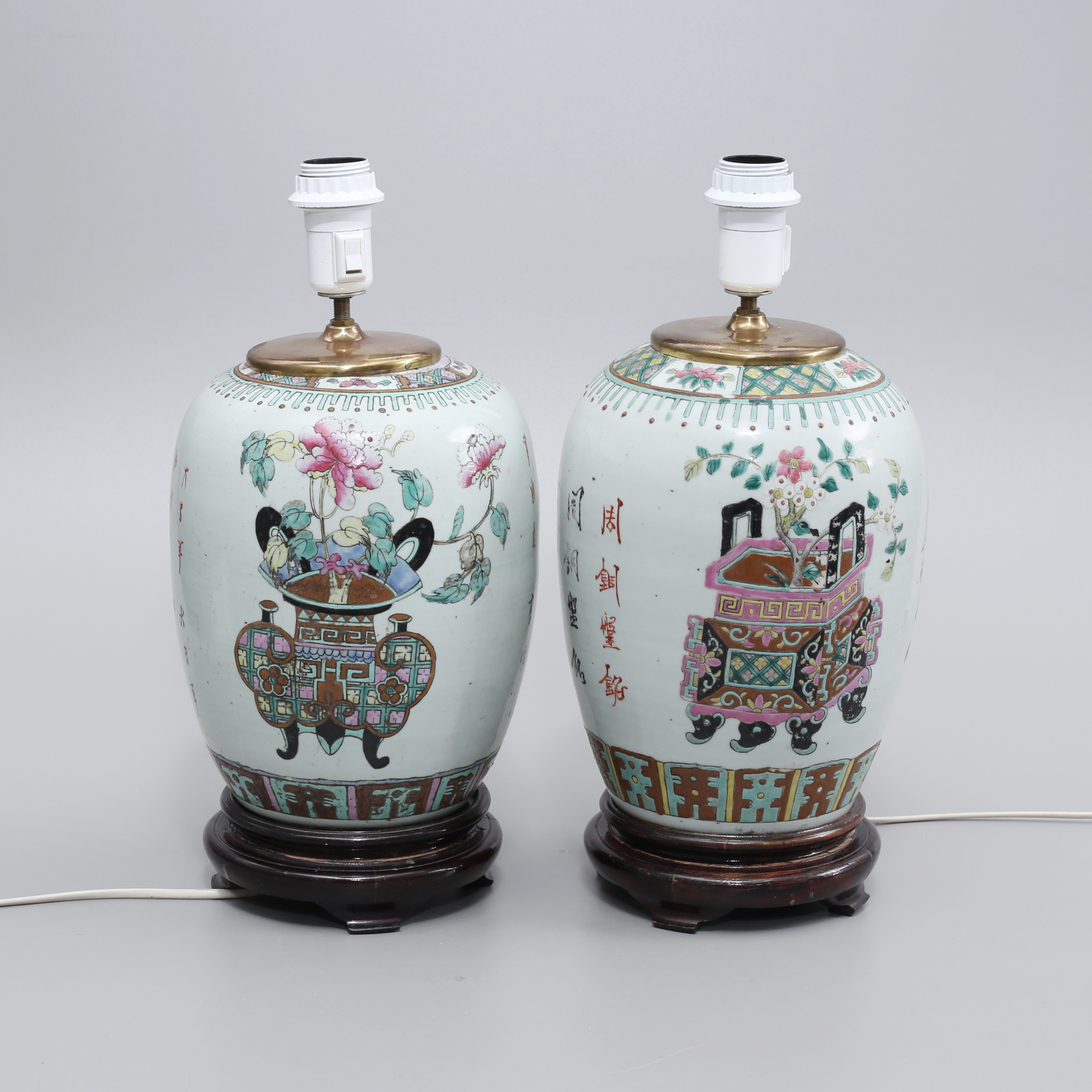 BORDSLAMPOR, ett par, stengods, Kina.
