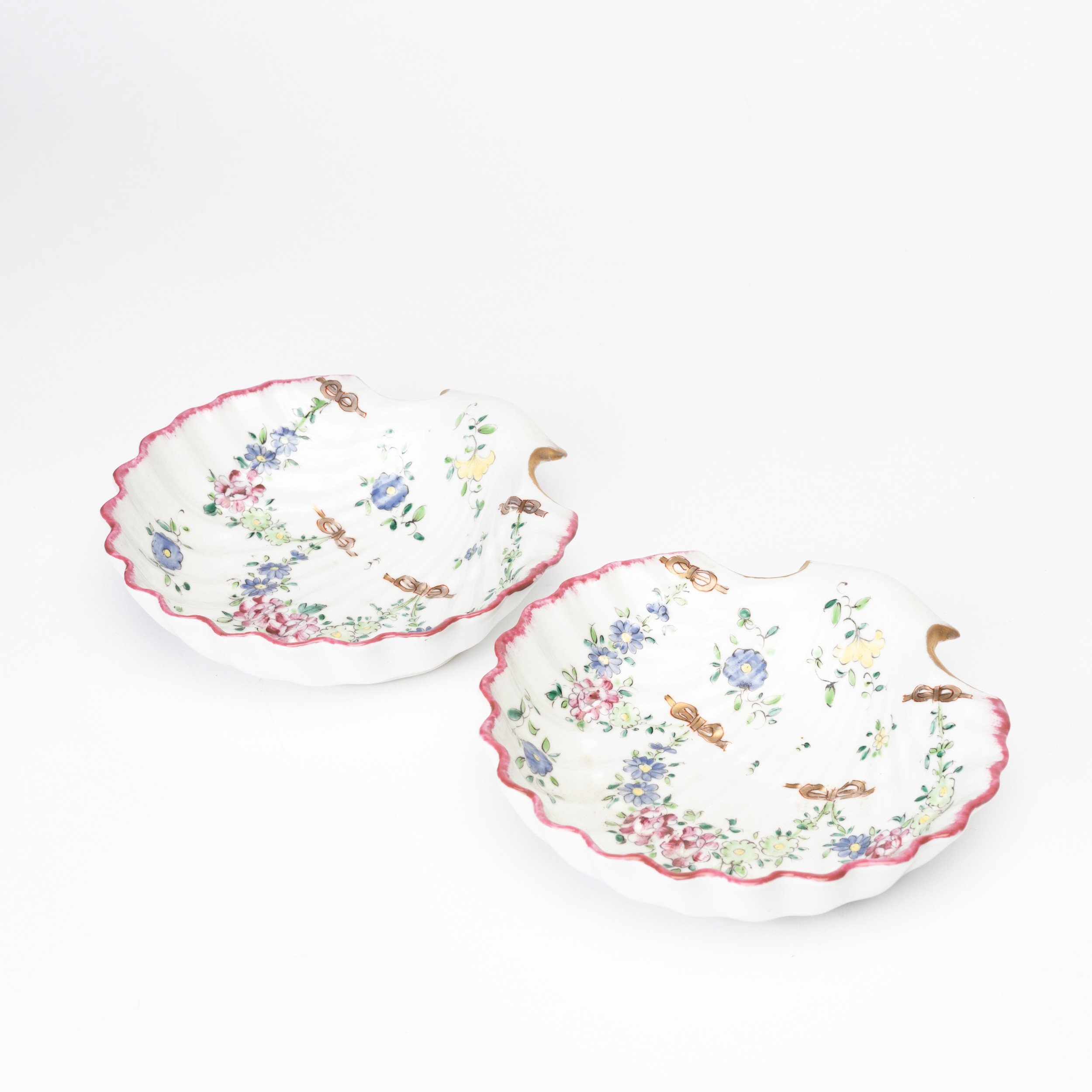 EDMÉ SAMSON (etabl. 1845),2 st, skålfat, snäckformade, porslin.