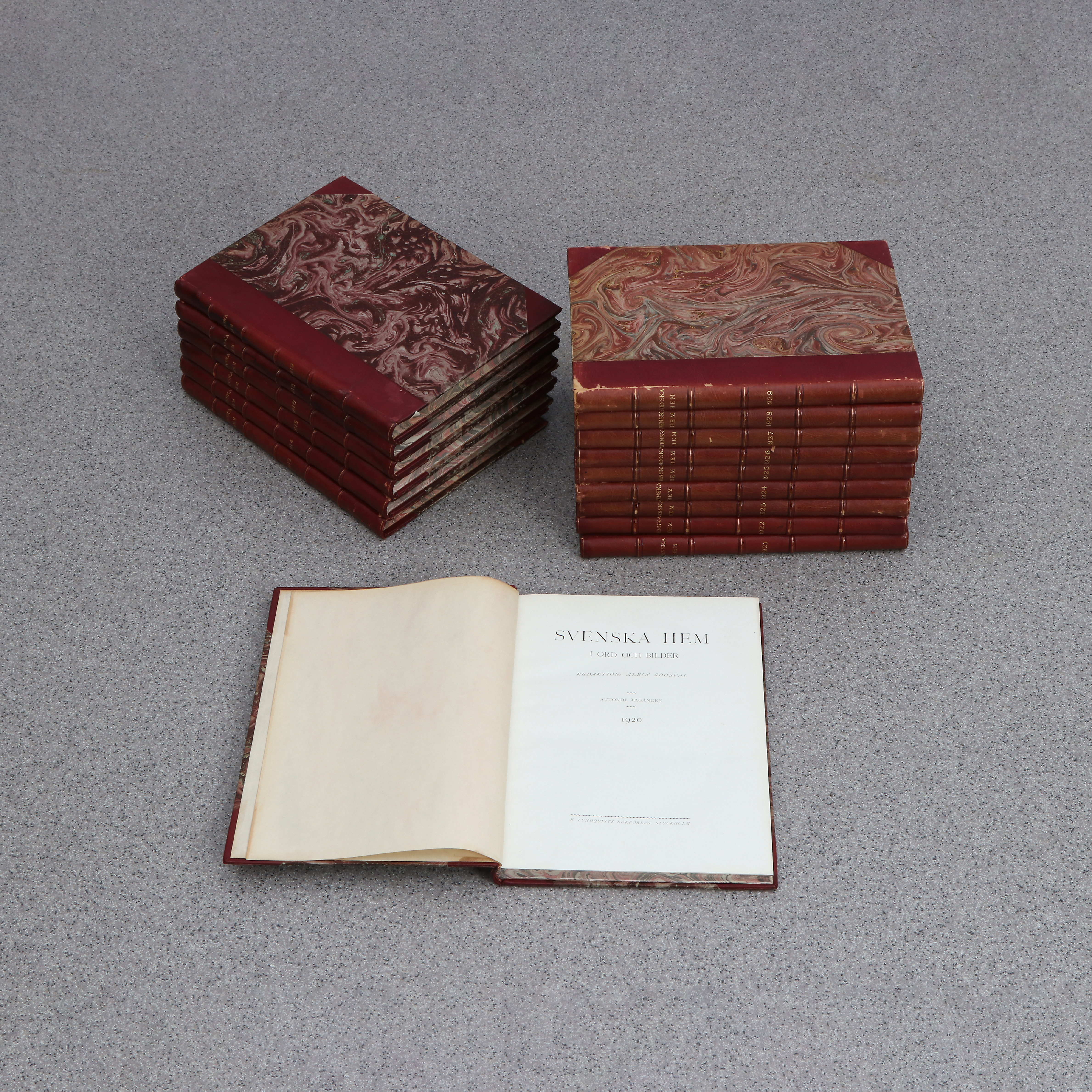 SVENSKA HEM, 16 BAND. 1913-1916 och 1918-1929. Halvfranska band. E. Lundquists Bokförlag, Stockholm.