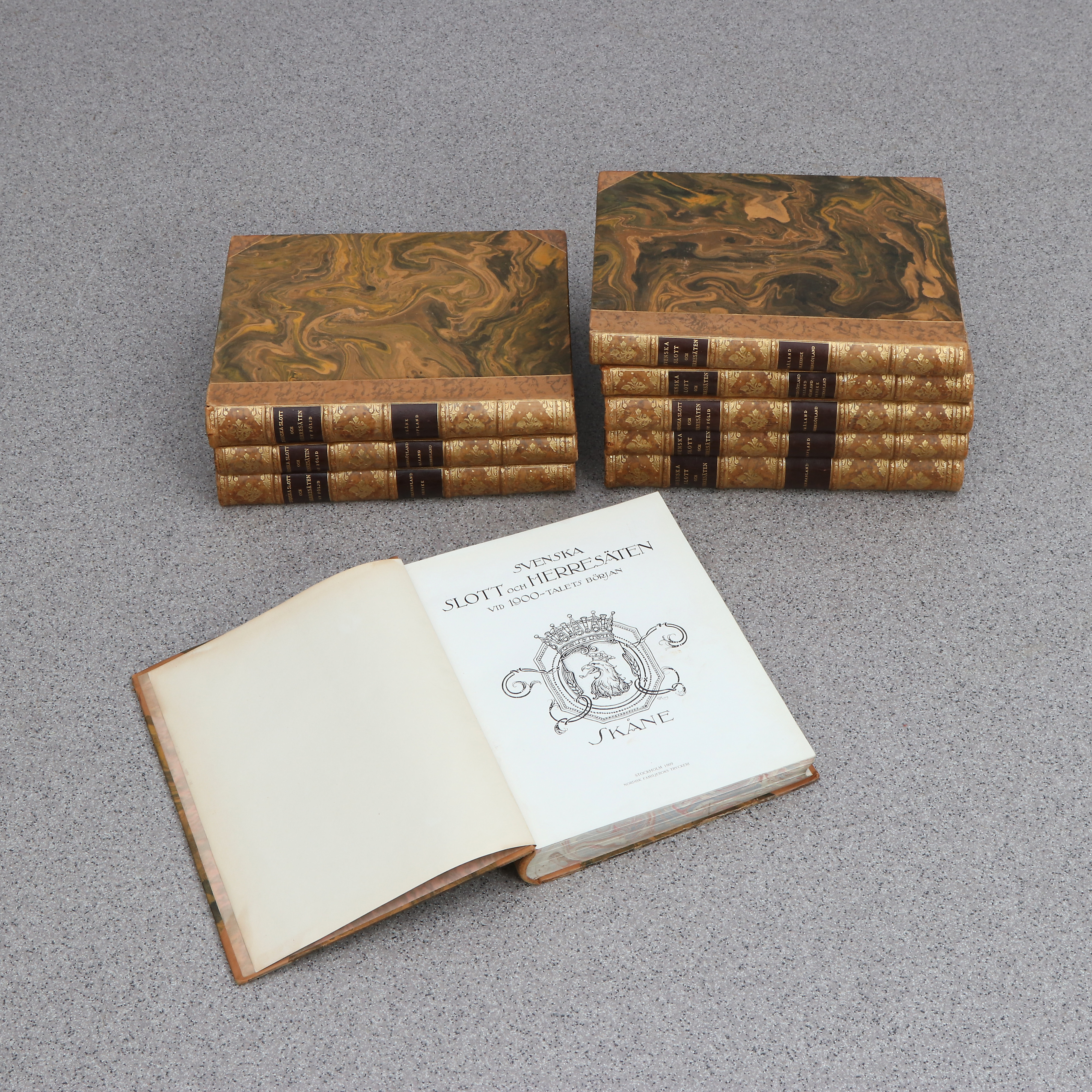 SVENSKA SLOTT OCH HERRESÄTEN, NIO BAND. Halvfranska band. E. Lundquists Bokförlag, Stockholm. 1900-talets första hälft.