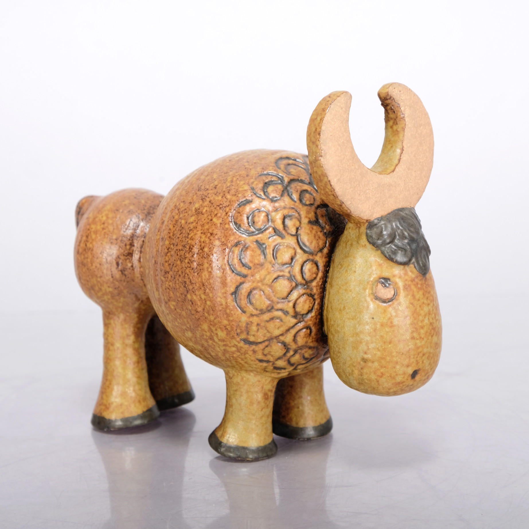 LISA LARSON. Gustavsberg, "Buffel" från serien Jura.