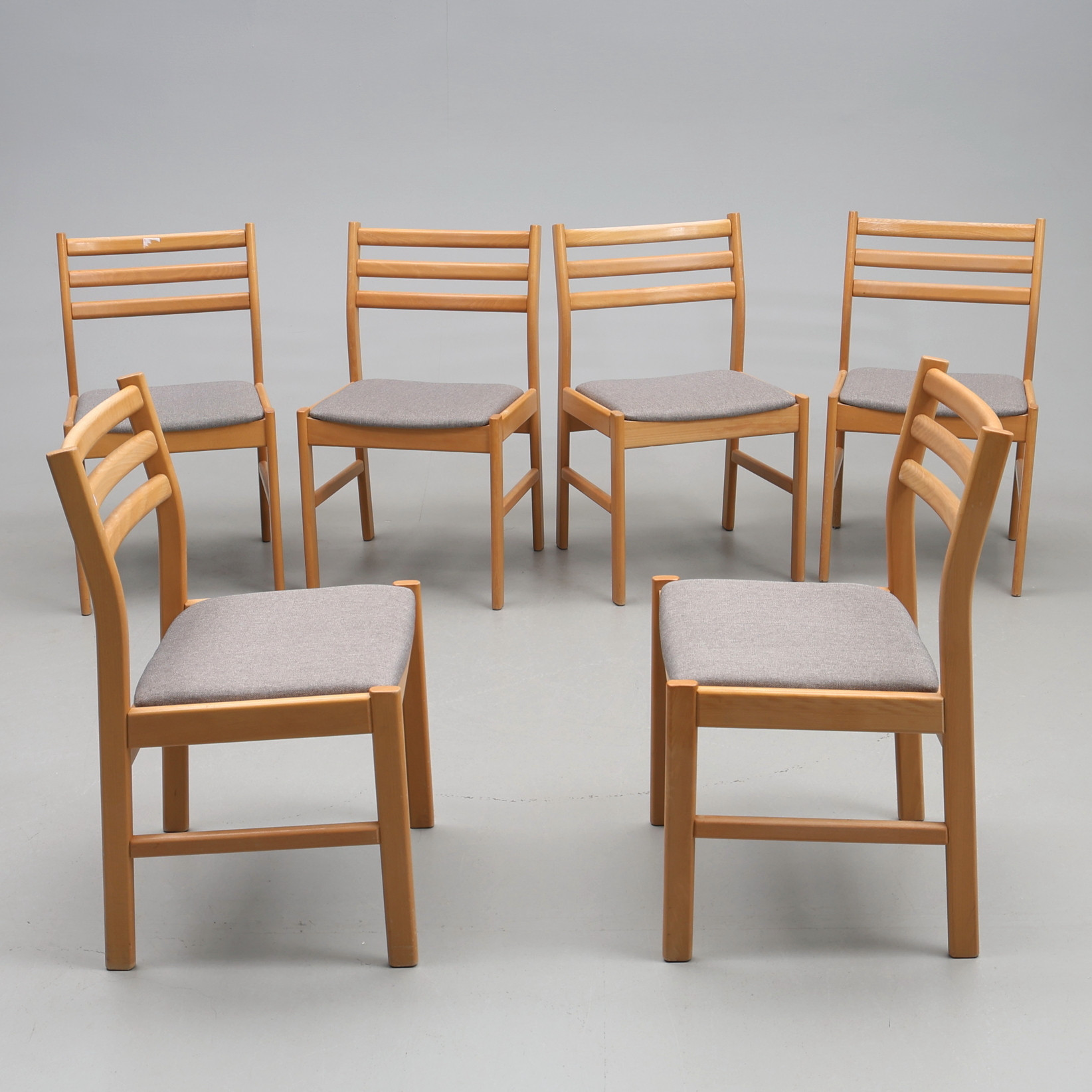 STOLAR 6 ST. Bok med linneklädda sitsar, dansk design.