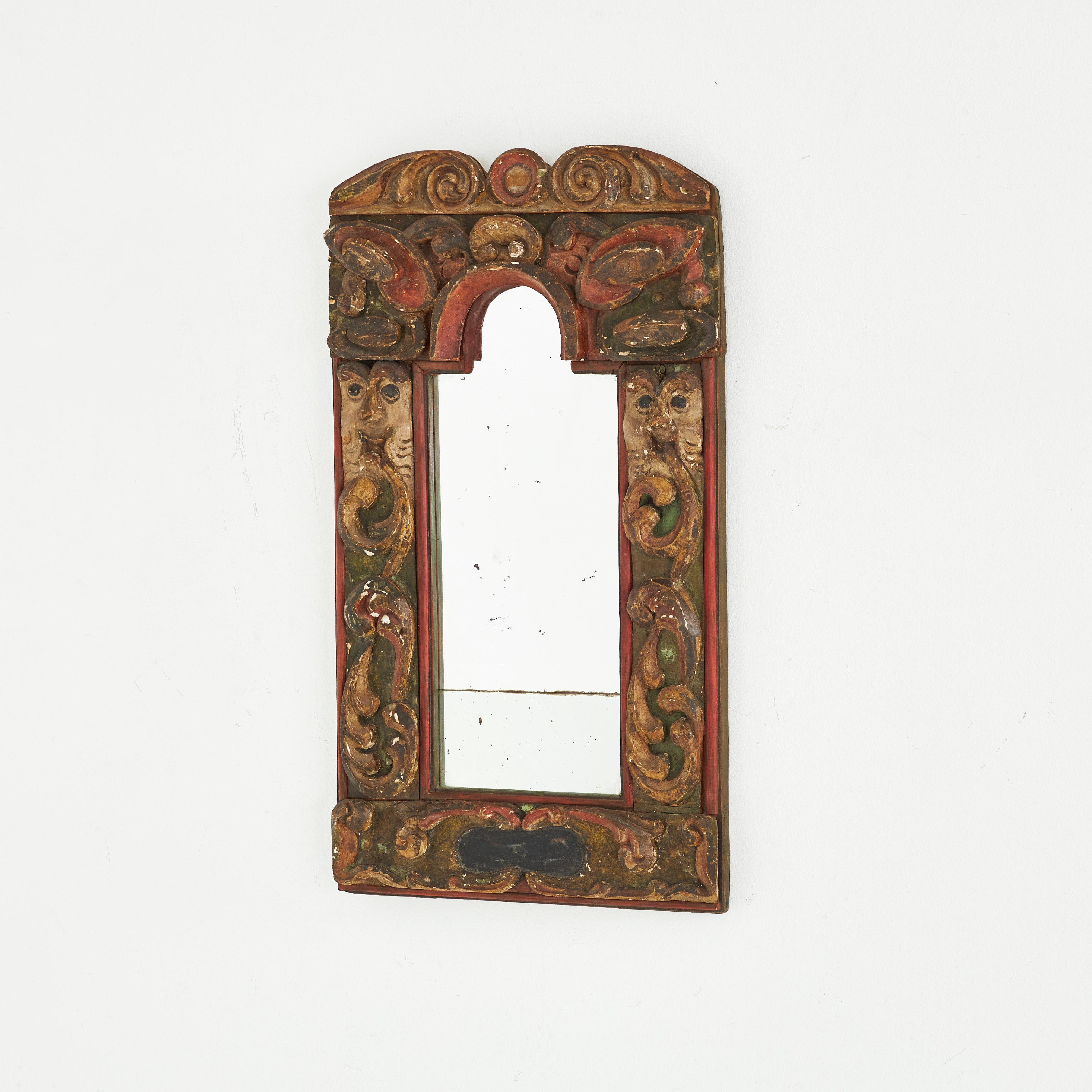 SPEGEL, snidad samt polykromt bemålad dekor, trä, 1800-tal.