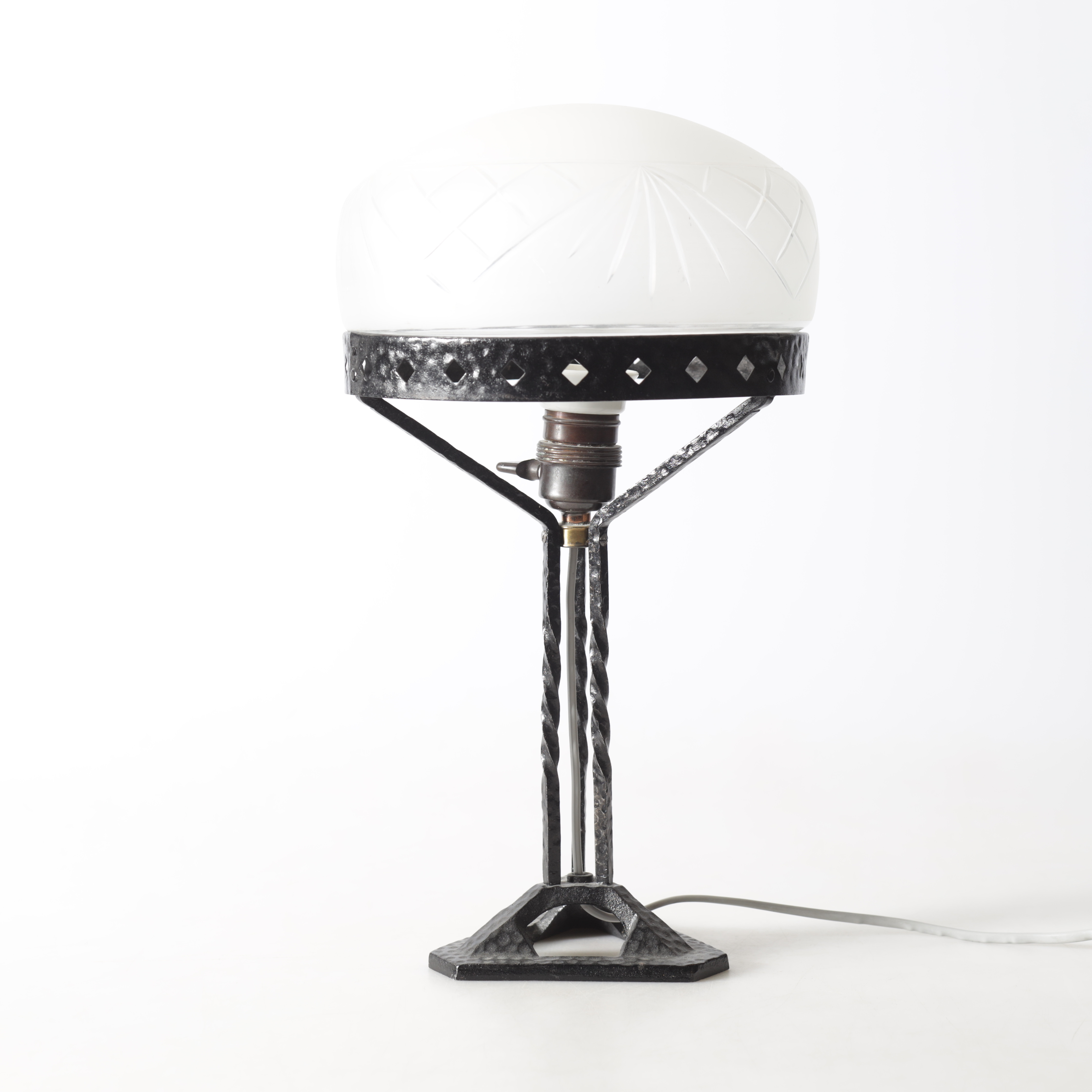 BORDSLAMPA, s.k. "Strindbergslampa", 1900-talets början.