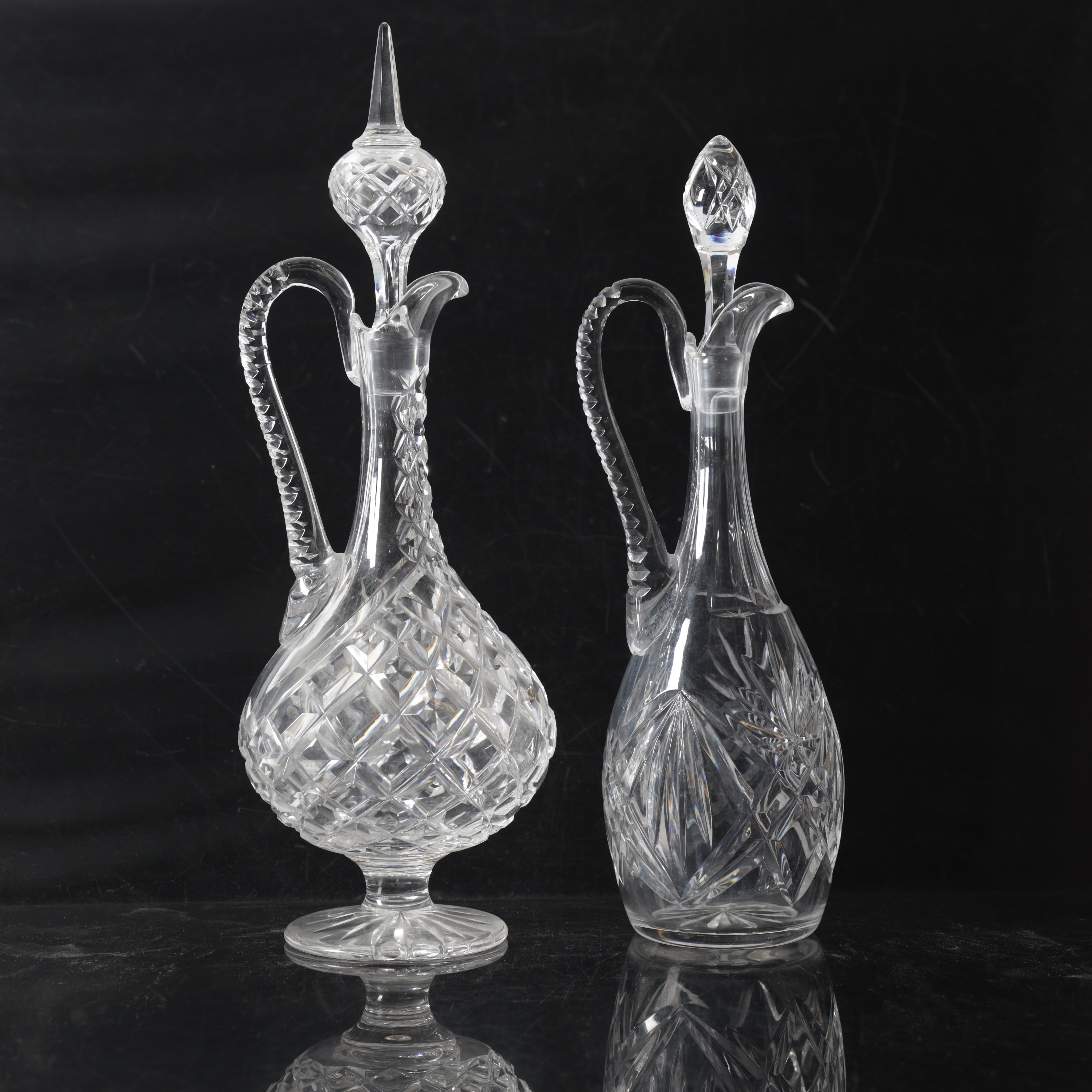 KARAFFER, 2 st, slipad kristall, 1900-tal.