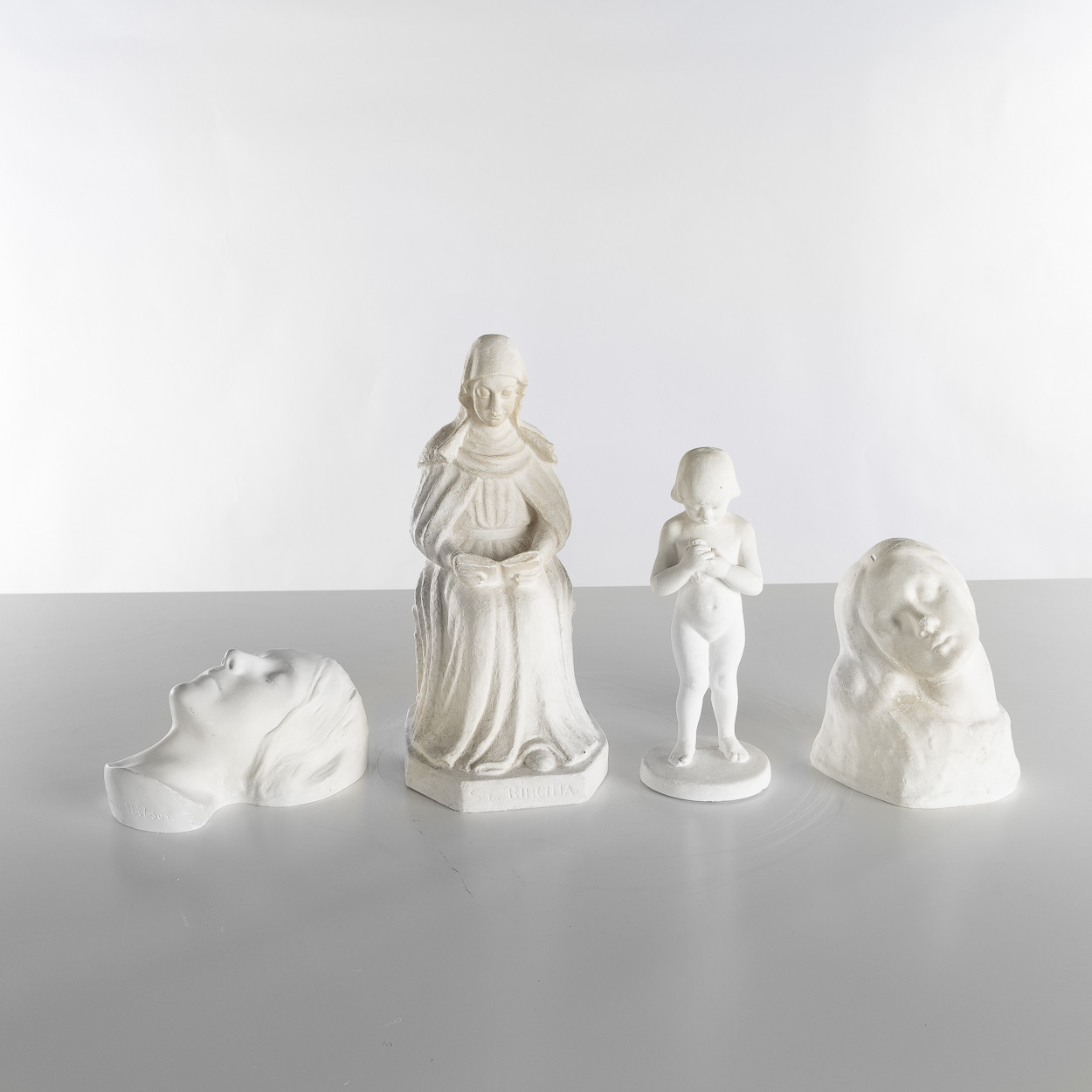 CARIN NILSON. Skulpturer, 4 stycken, bl a "Heliga Birgitta", gips.
