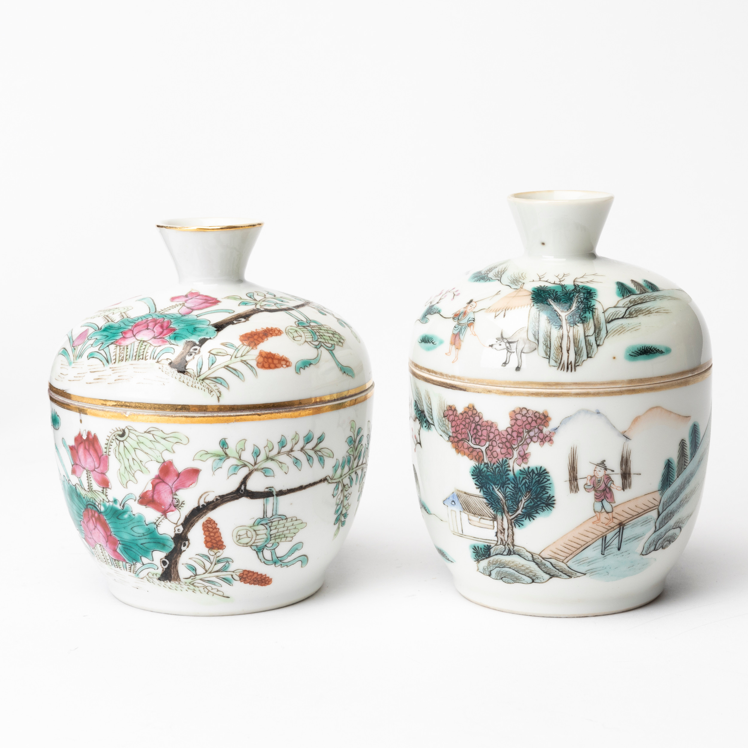 SKÅL med LOCK, 2 st, porslin, bär sigillstämplar, Kina, 1900-tal.