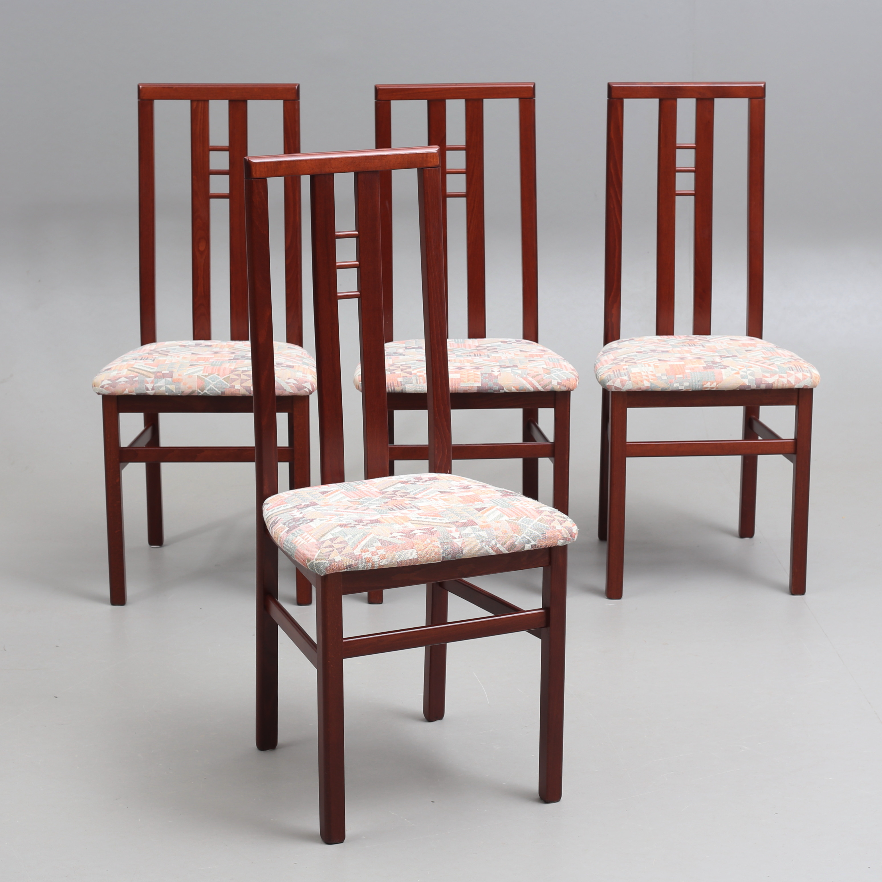 MATSALSSTOLAR, 4 st, med klädda dynor, 1900-talets senare del.