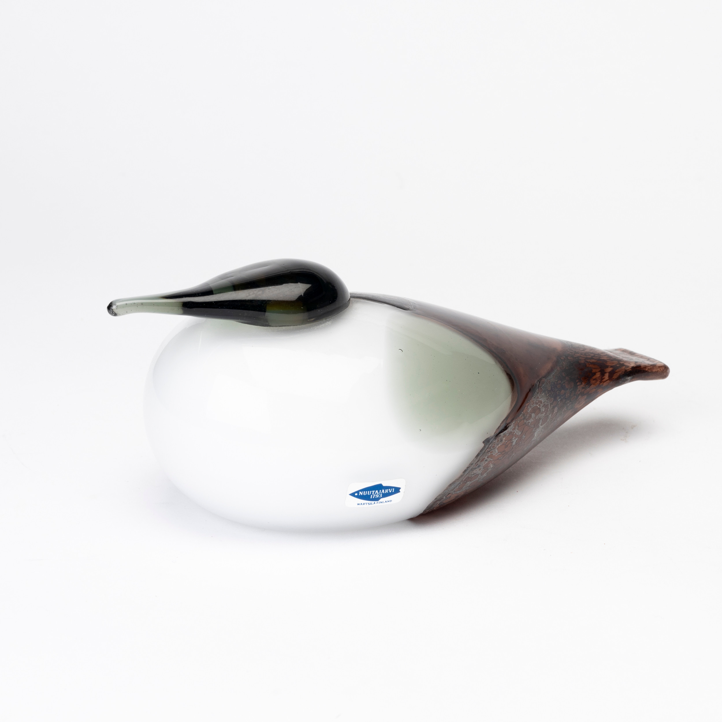 OIVA TOIKKA. Figurin, glas, "Haahka" (Ejder), etikettmärkt samt signerad O. Toikka Nuutajärvi.