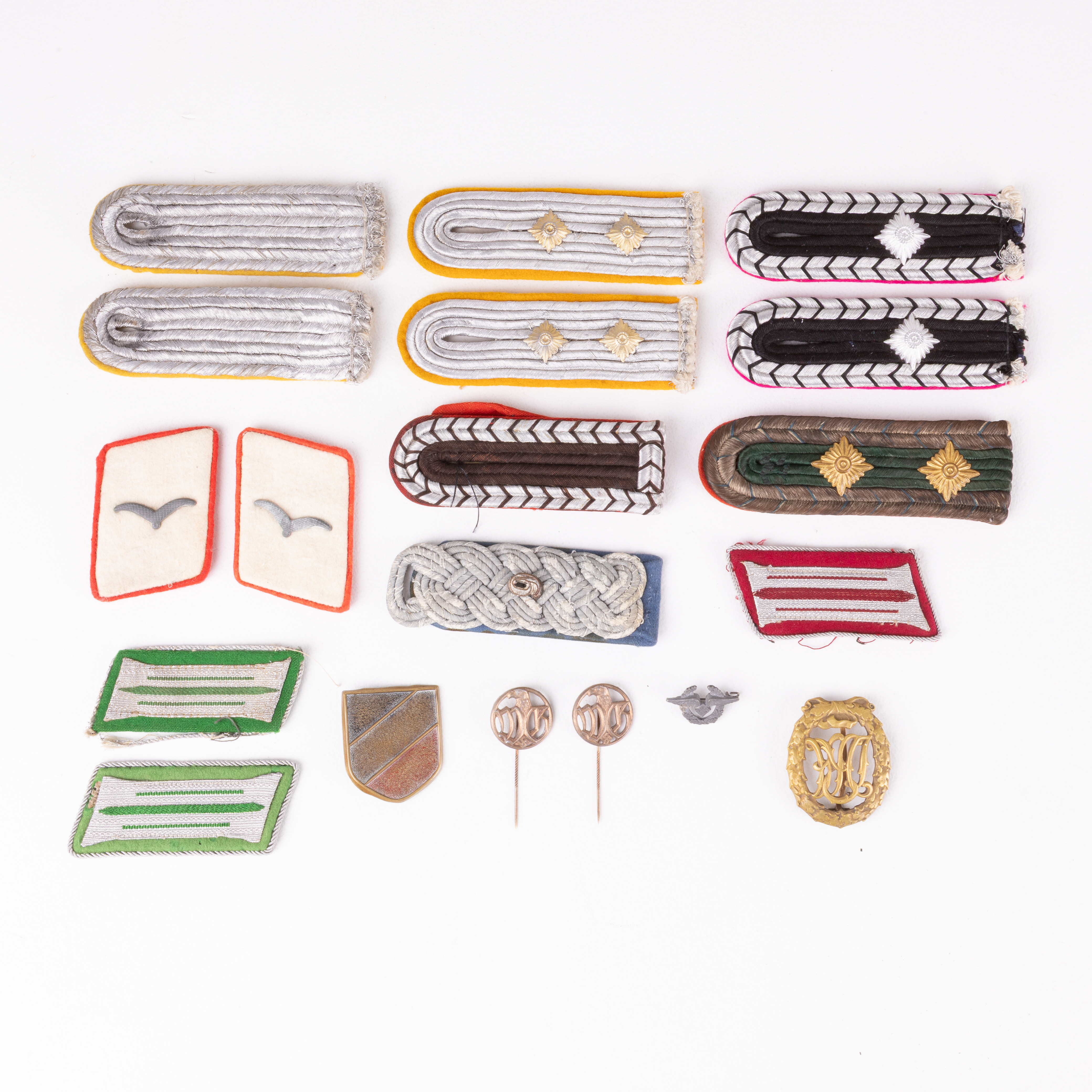 UNIFORMSDETALJER, Parti märken och axelklaffar, Tyskland, WW2.