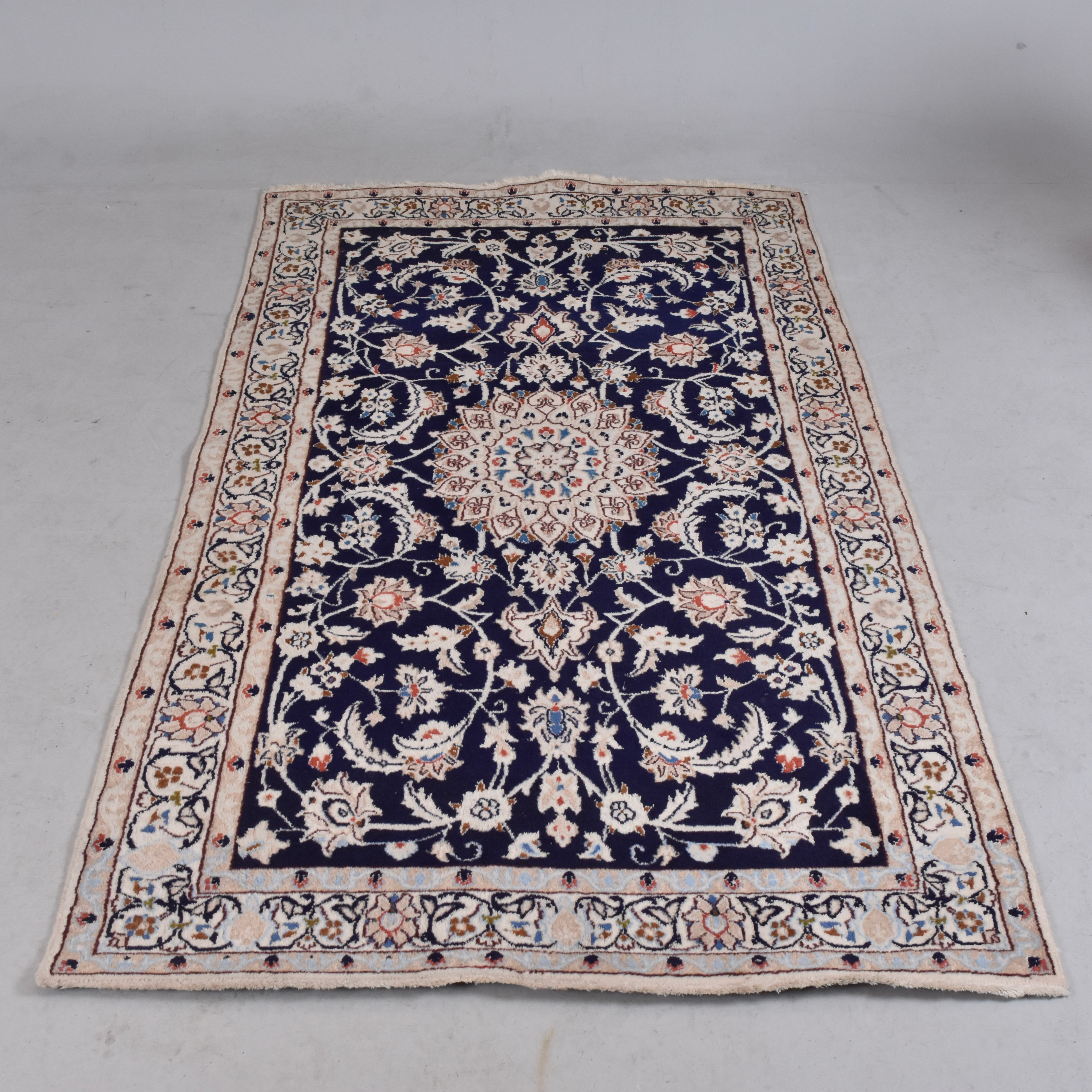 MATTA, handknuten, Nain, 122x215 cm.