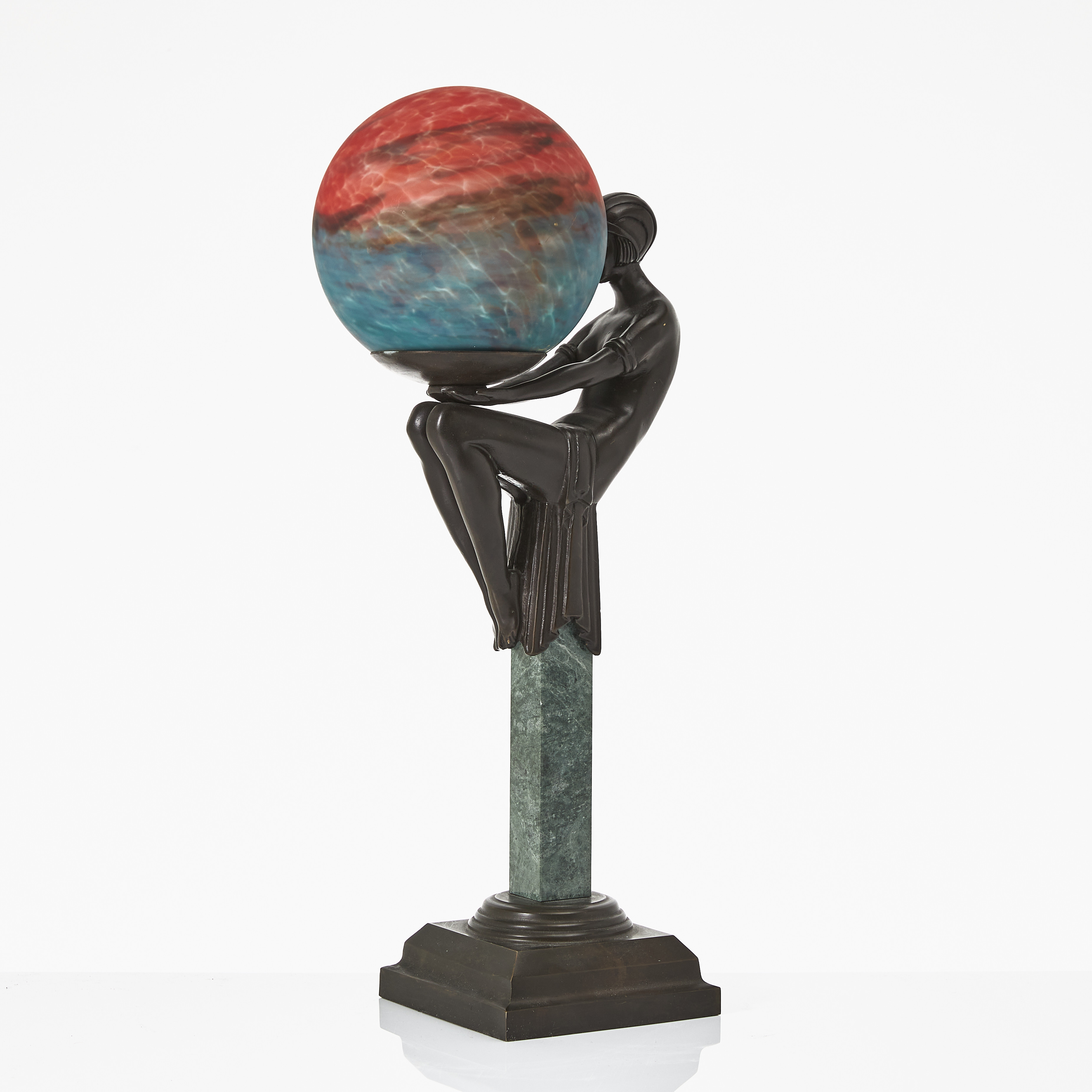 BORDSLAMPA, Art Deco-stil, mörkpatinerad brons och grön marmor, marmorerad kupa, 1900-talets senare hälft.