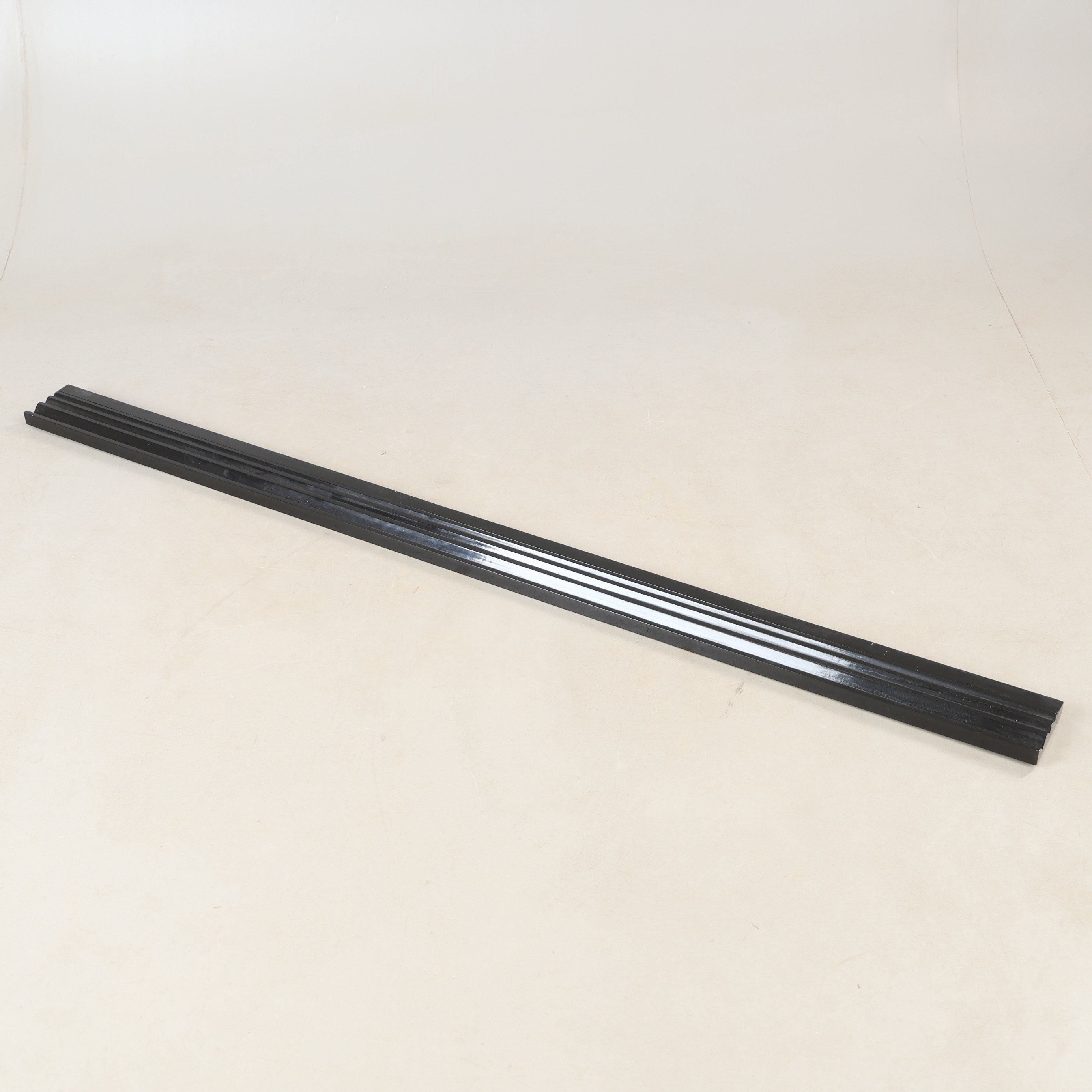 VÄGGHYLLA, "Linjen", Art dust.