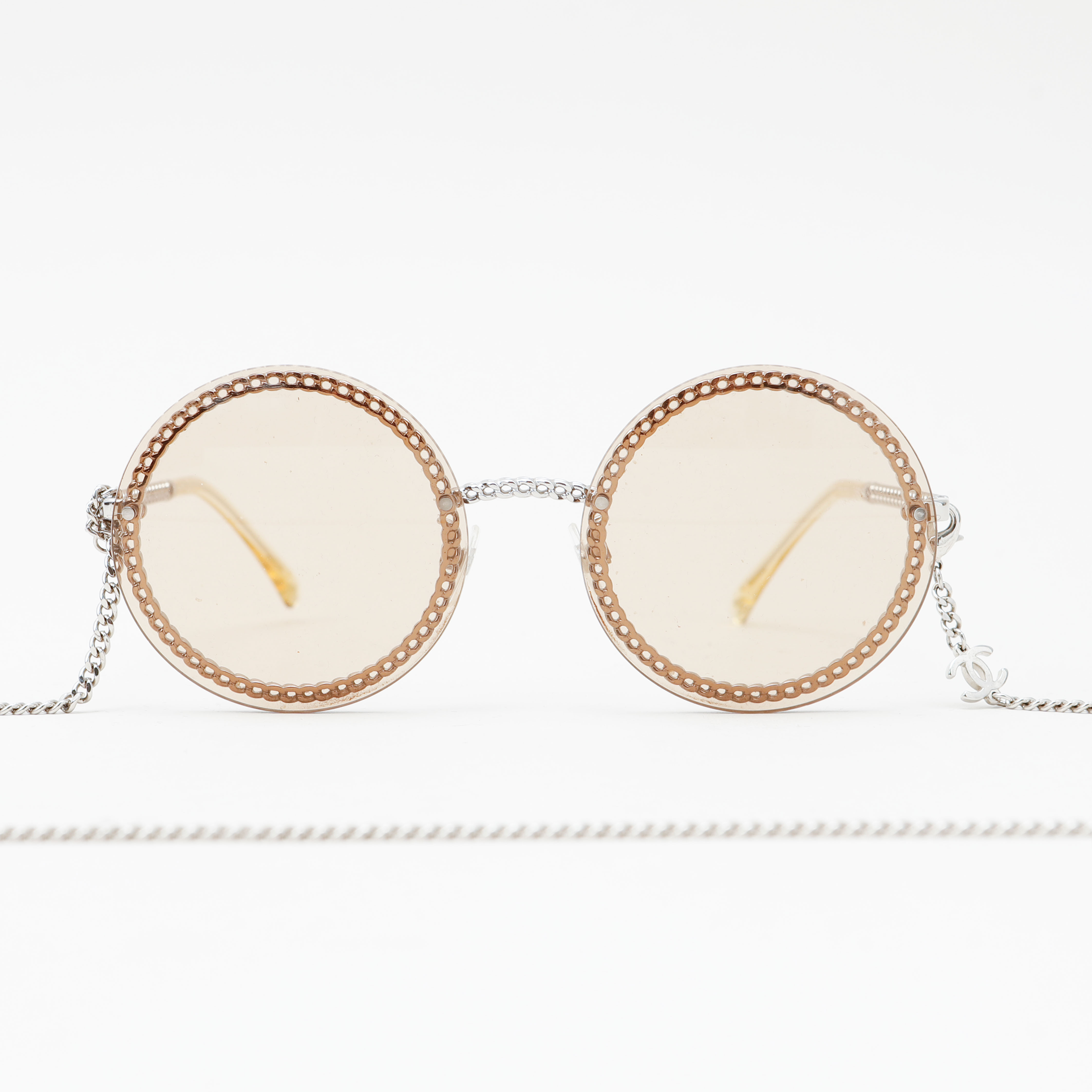 SOLGLASÖGON, Chanel.