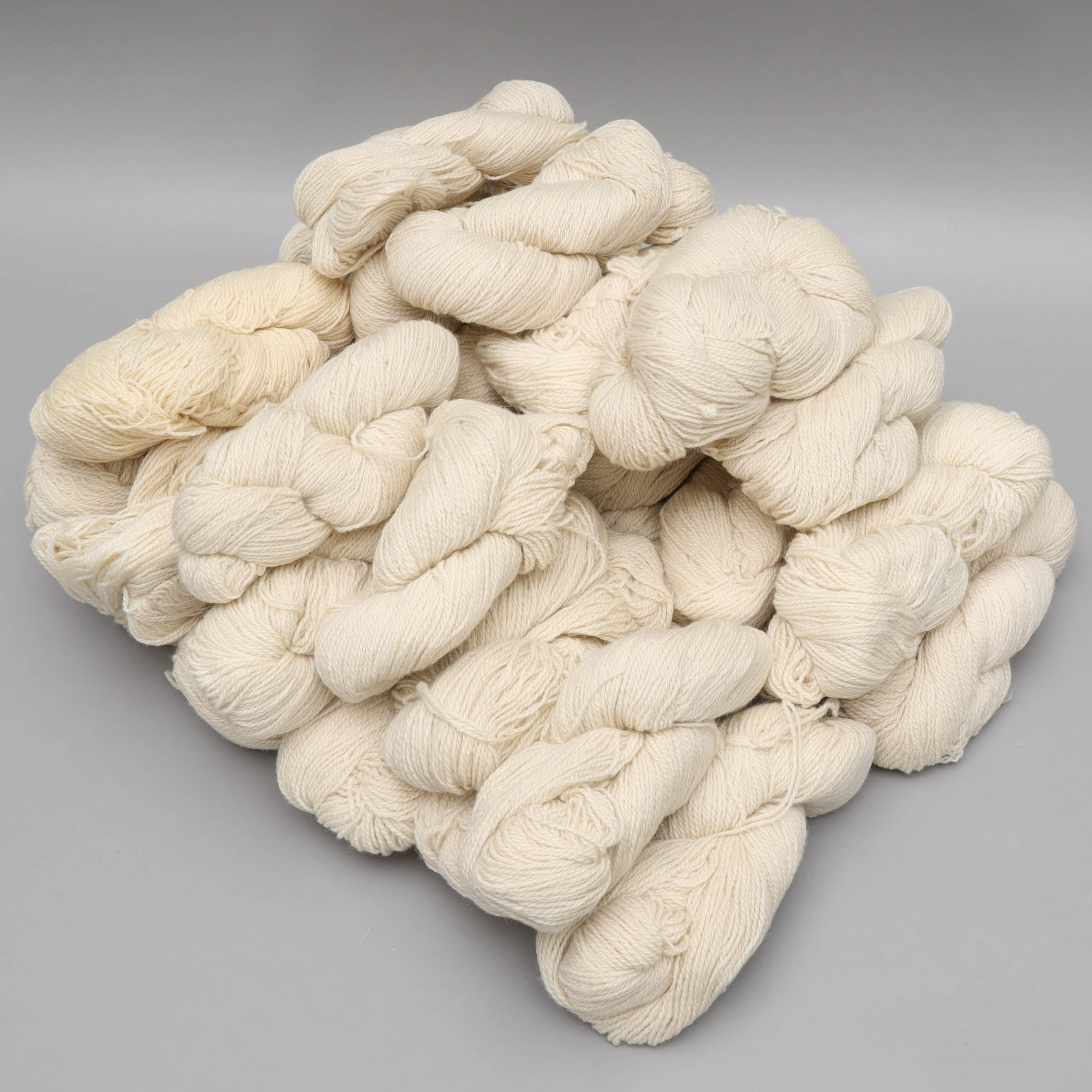 ULLGARN, 3,4 kg, 39 nystan, naturvit, säljarens egna får.