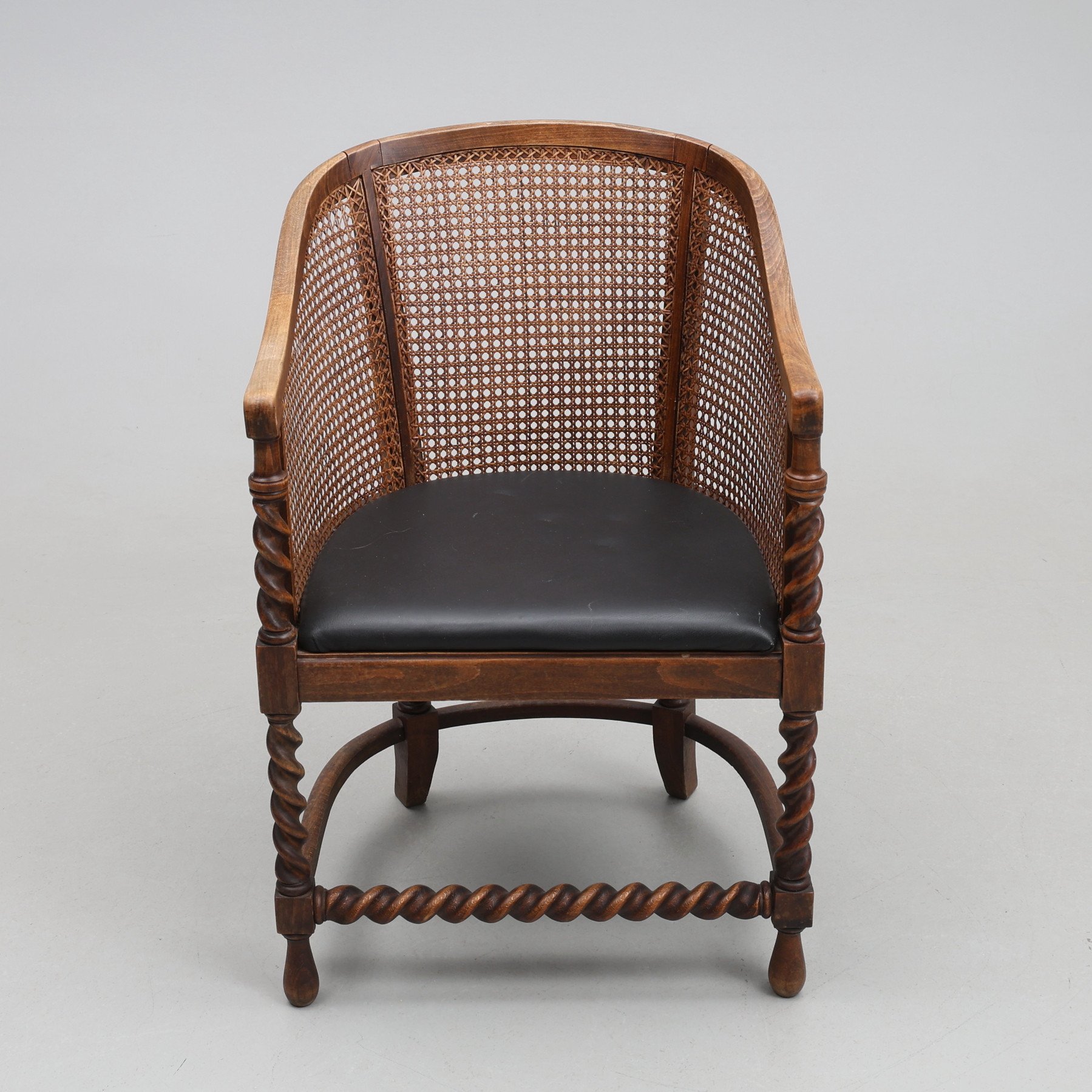 KARMSTOL. Trä och rotting, 1900-talets första hälft.