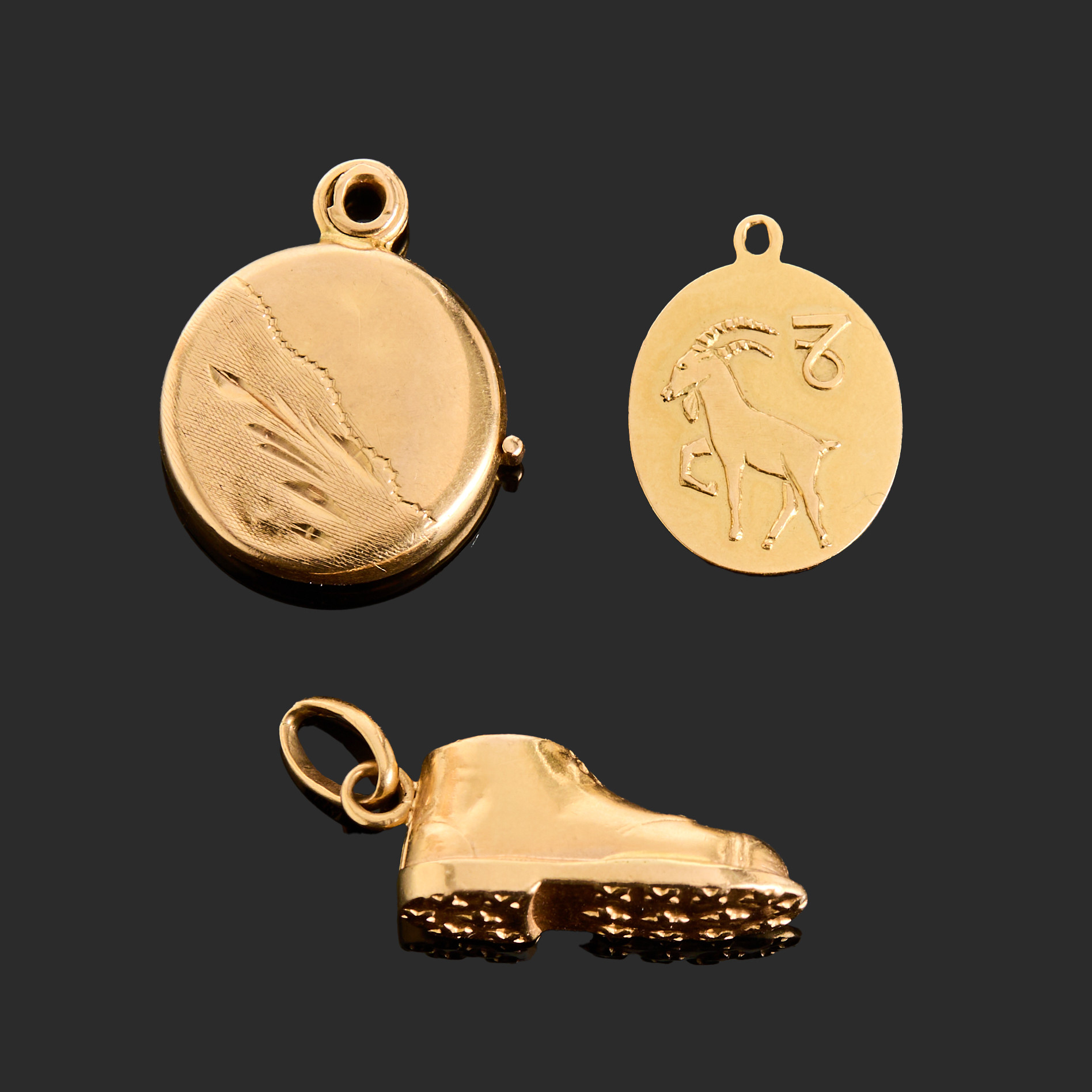 HÄNGEN, 3 st, 18k guld, olika modeller.