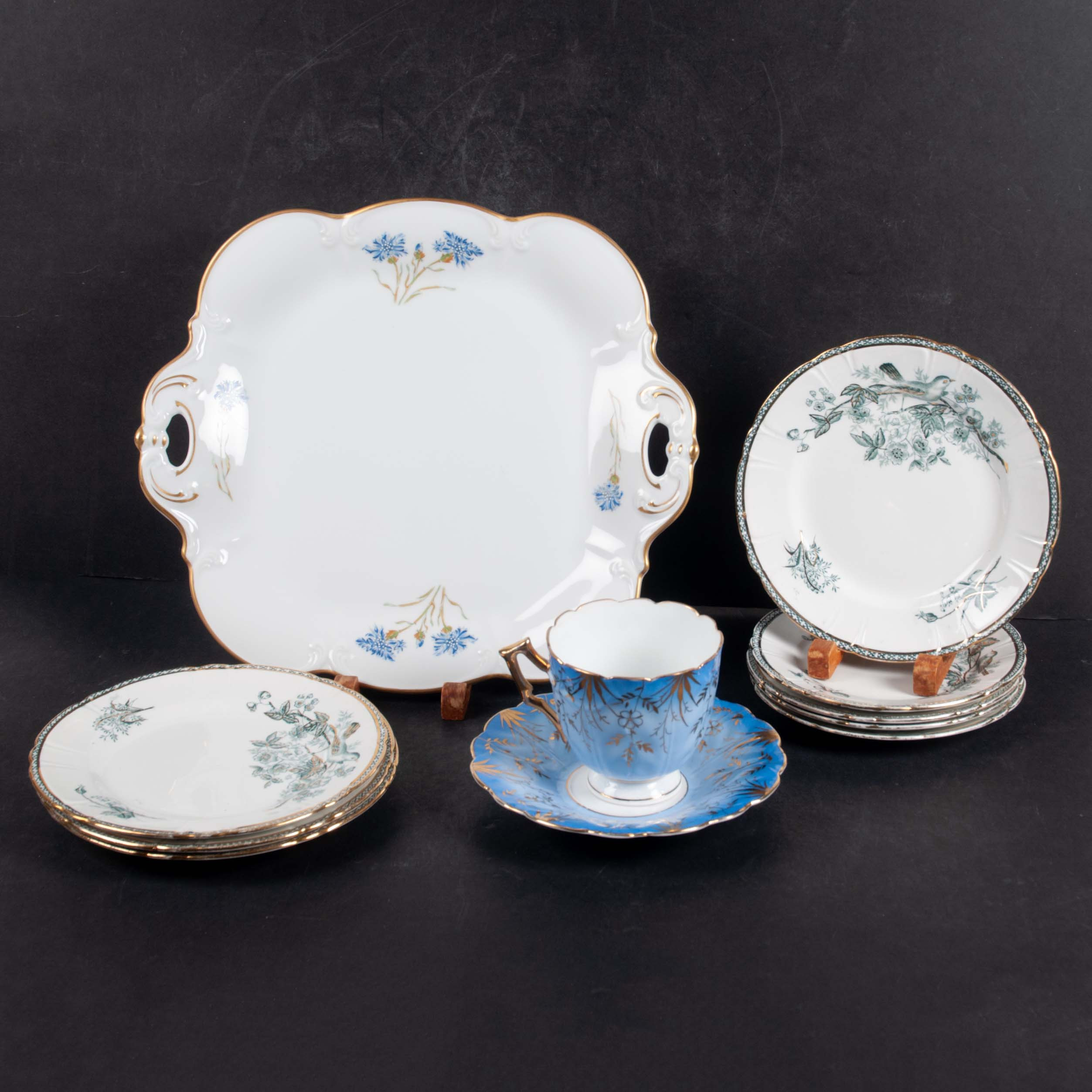 KAKFAT, TALLRIKAR och TEKOPP. 10 delar, bl.a Hackefors, Gustavsberg "Wexiö".