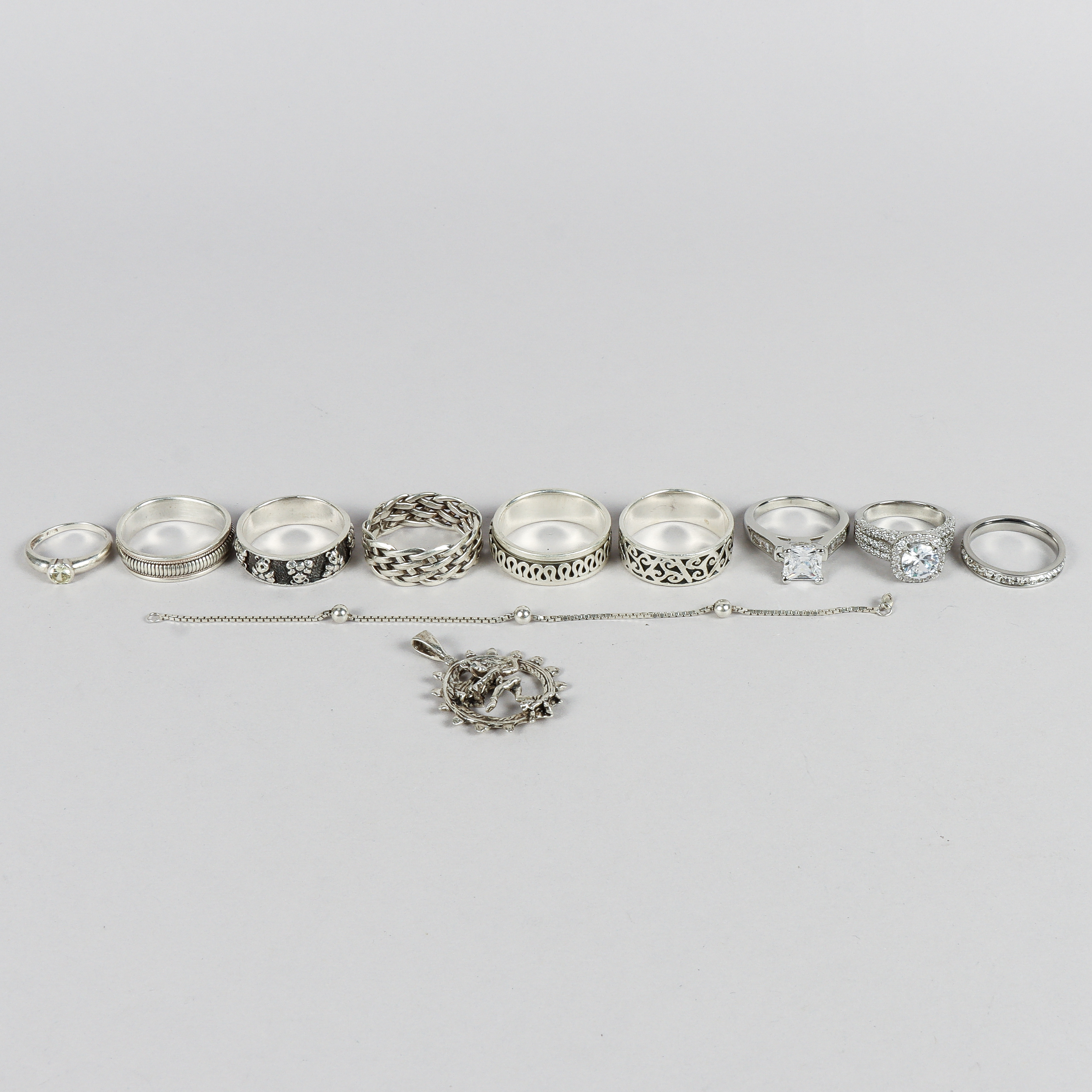 SMYCKEN, silver och bijouterier.