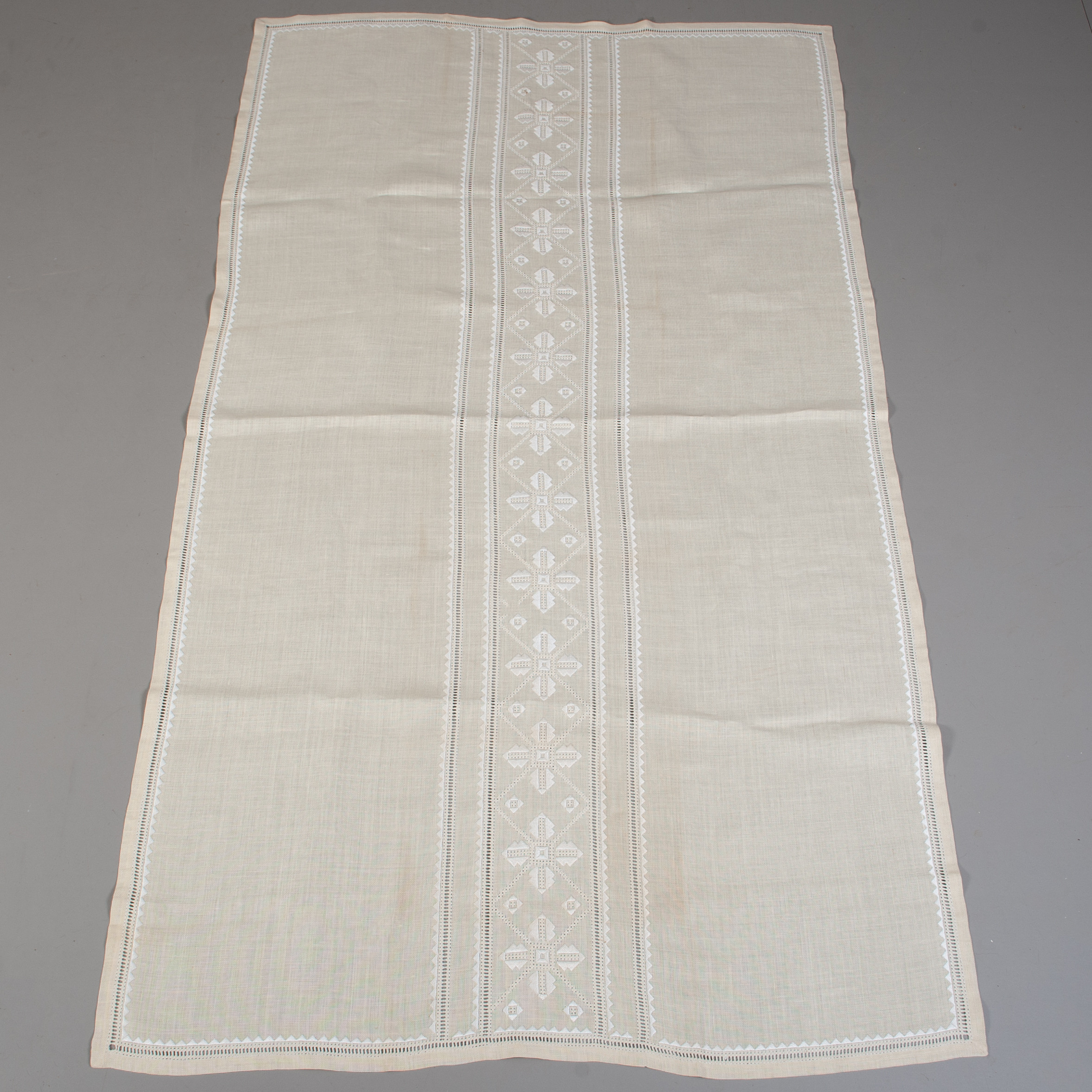 STOR DUK. kongressväv med hål och plattsöm, 130 x 220.