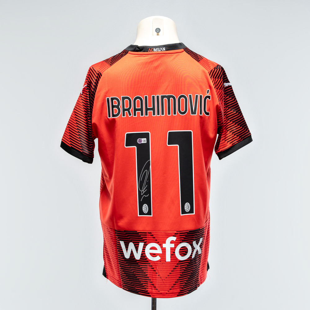 ZLATAN IBRAHIMOVIĆ. Fotbollströja, AC Milan, Spelarnummer 11, Signerad.