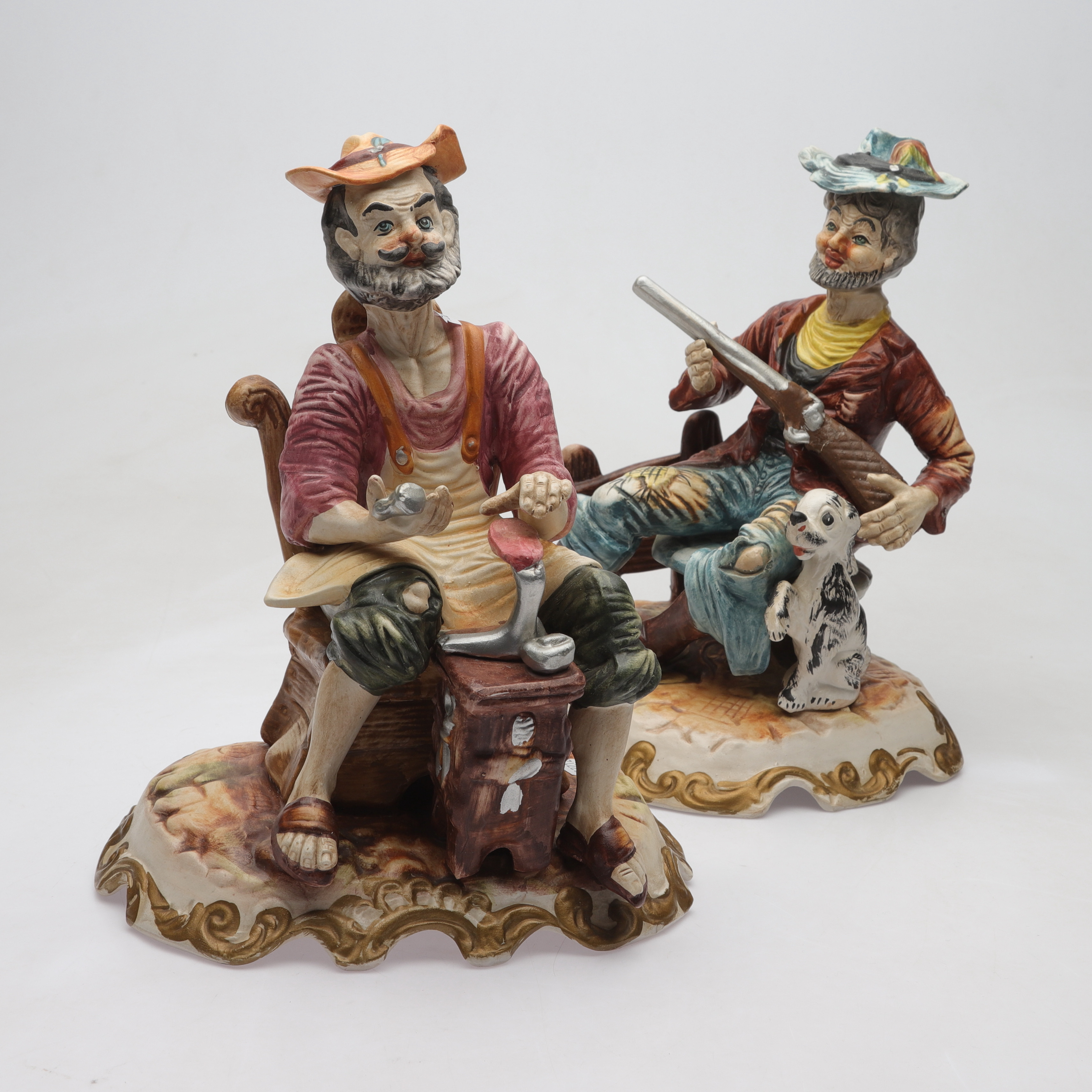 FIGURINER, 2 st, keramik, hantverkare och jägare, Capodimonte, Italien.