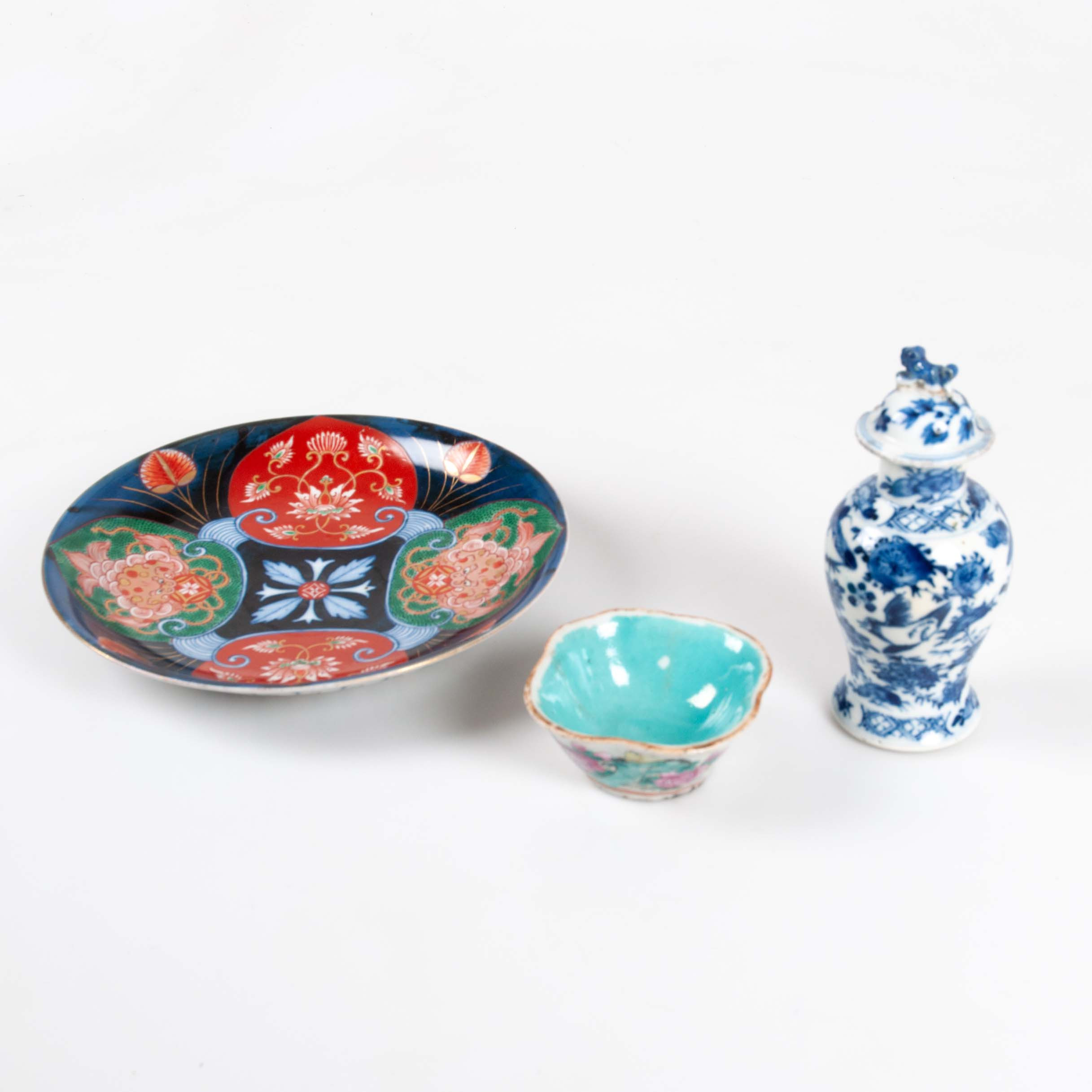 KERAMIK ASIEN. 3 delar keramik och porslin, Kina och Japan.