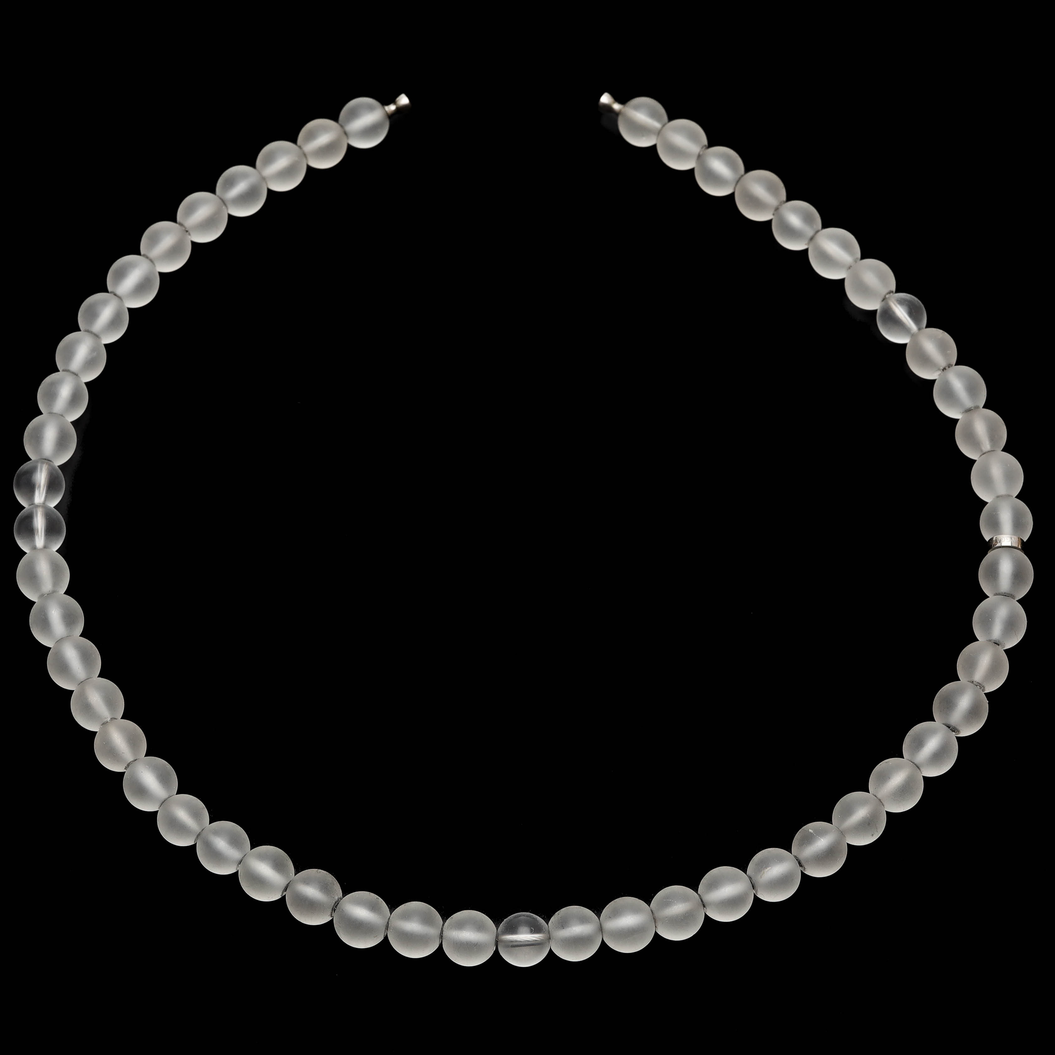 OLE LYNGGAARD. Collier, matterad bergkristall, märkt Ole Lynggaard.