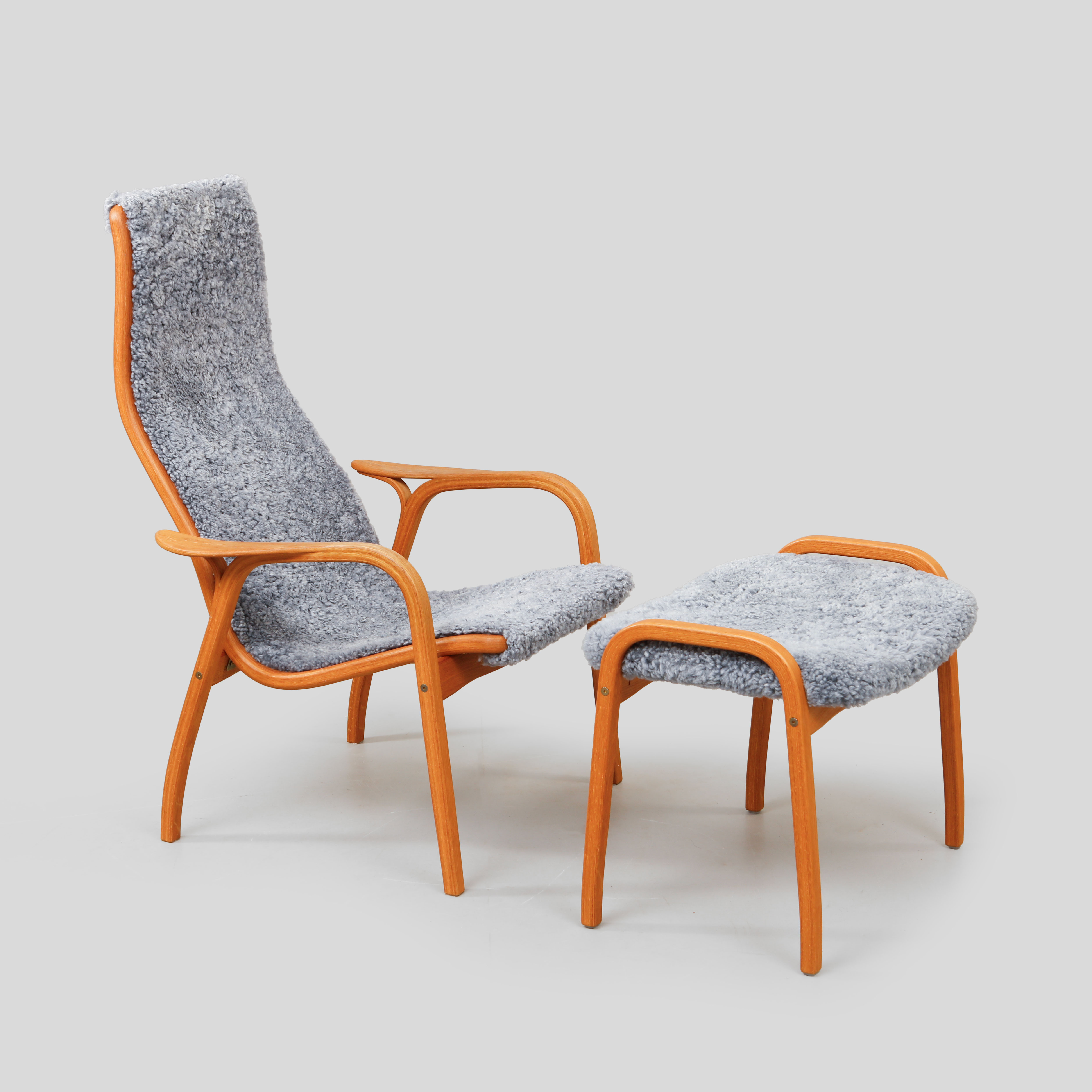 YNGVE EKSTRÖM. Fåtölj med fotpall, "Lamino" Swedese.