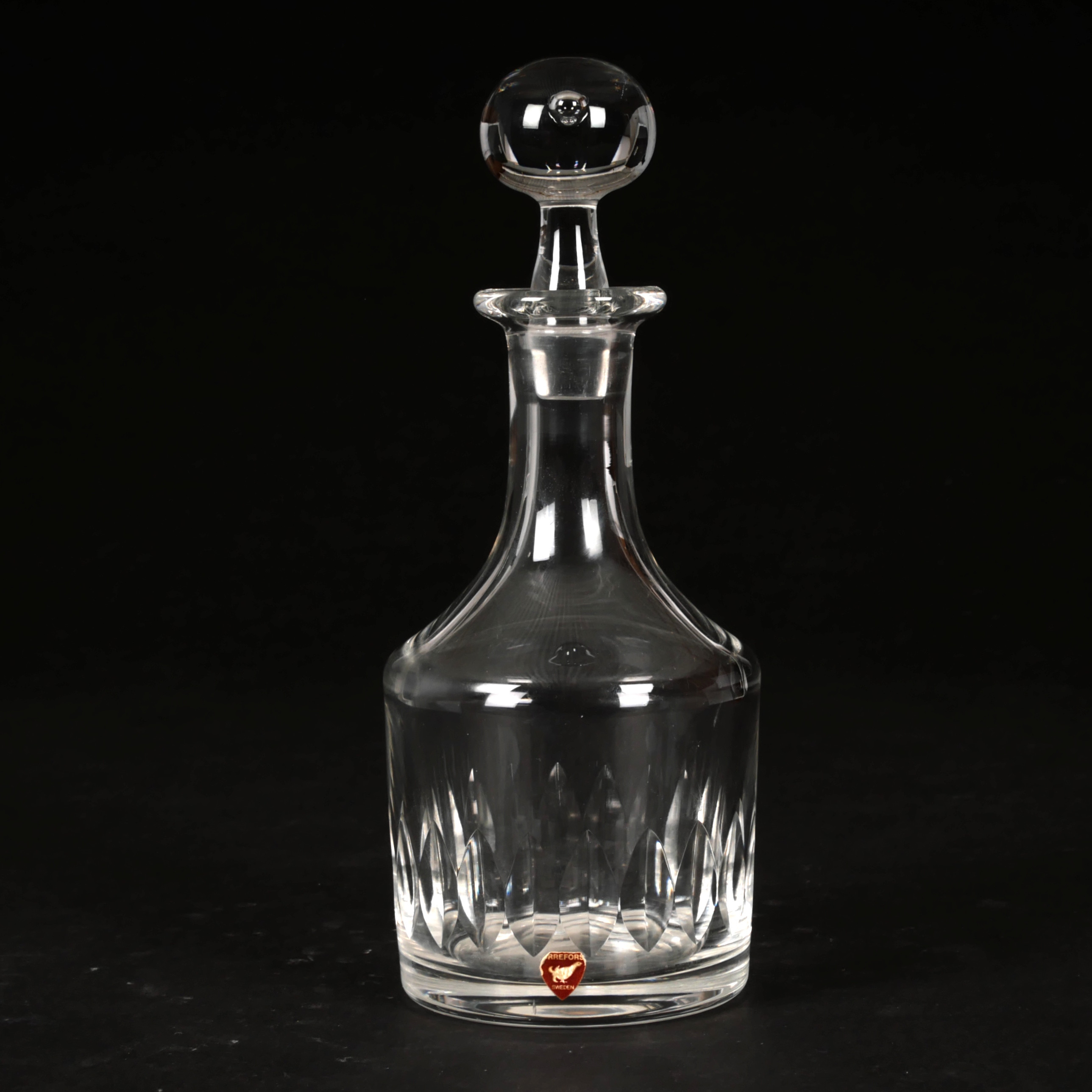 SVEN PALMQVIST. Karaff med propp, slipat kristallglas, Orrefors, signerad.