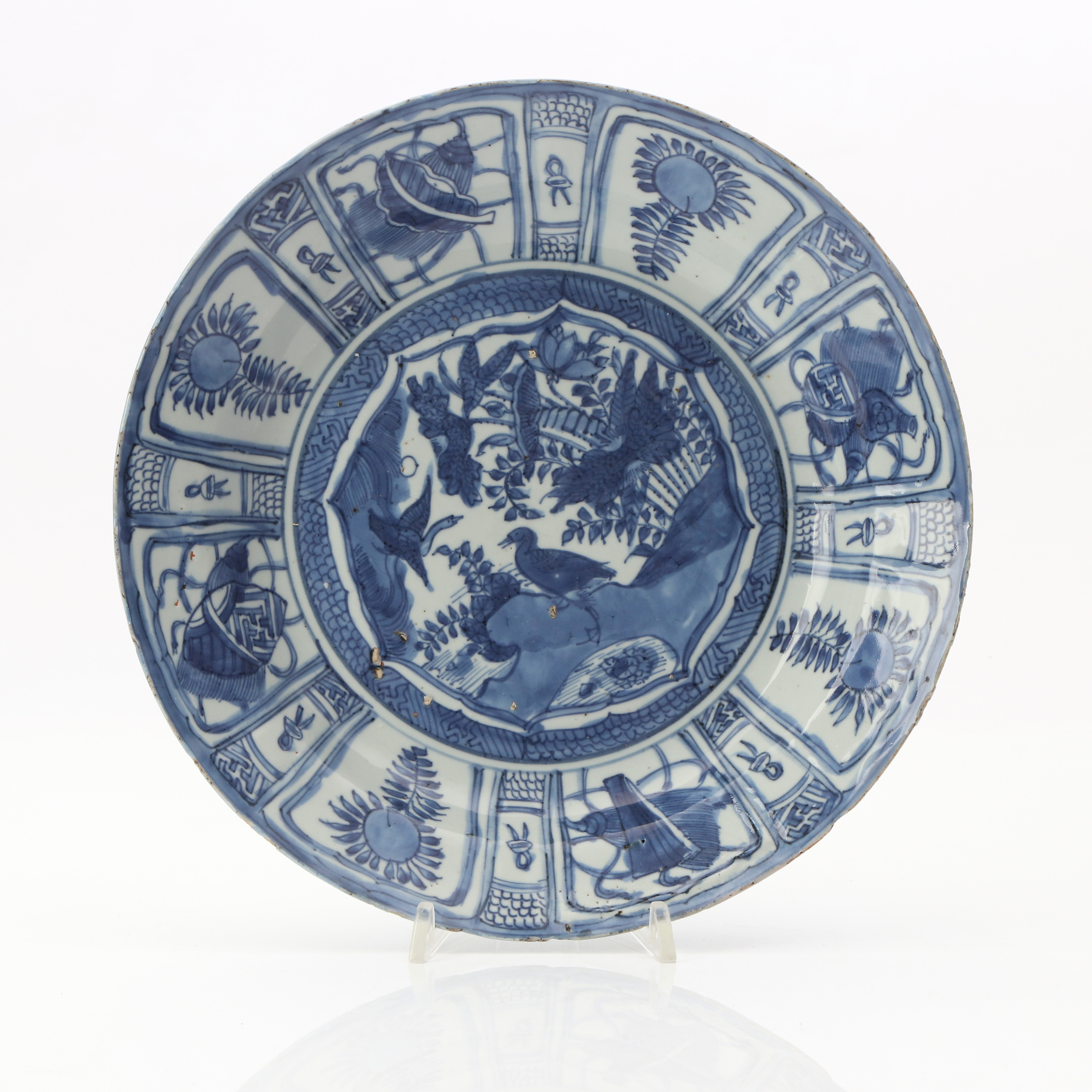 SKÅLFAT. Porslin med blåvit dekor. Kina, Wanli (1573-1620).