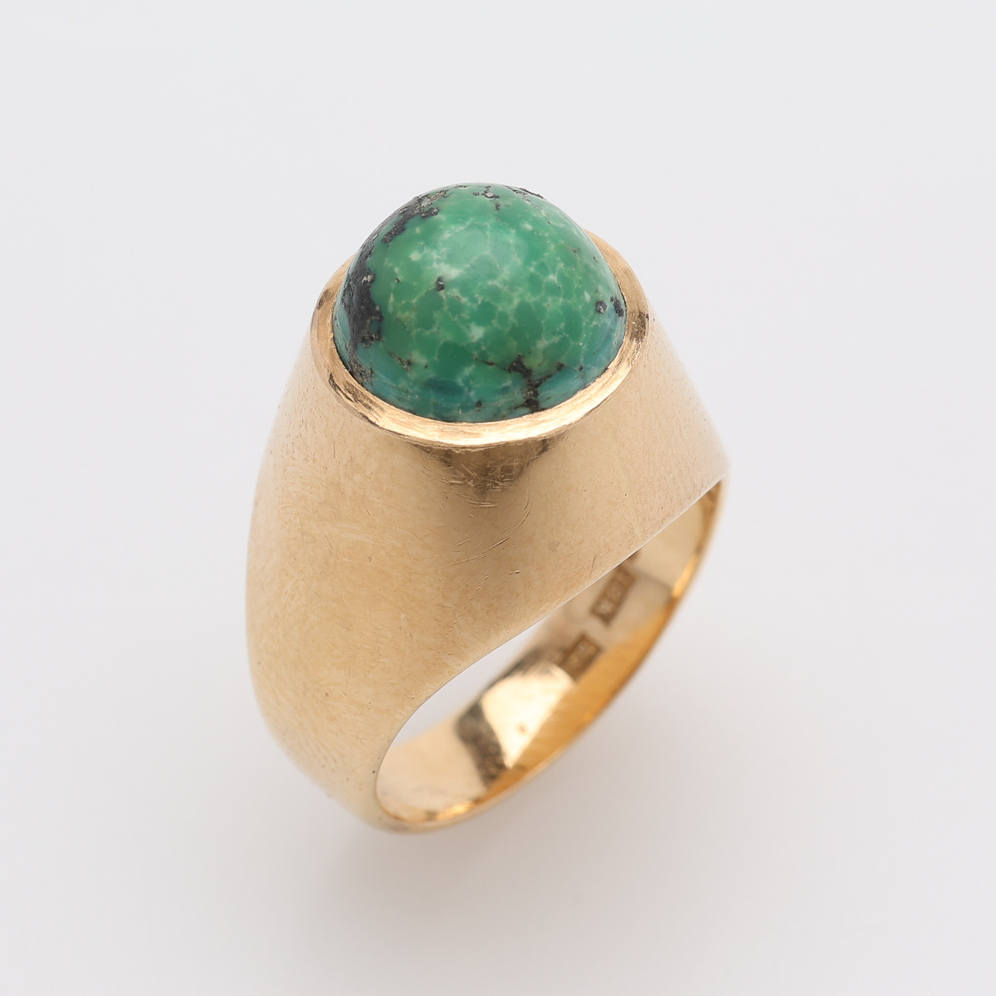 RING, 18K GULD & TURKOS, HERIBERT ENGELBERT, STOCKHOLM, 1973, TOTALT Ca. 9,1 g.