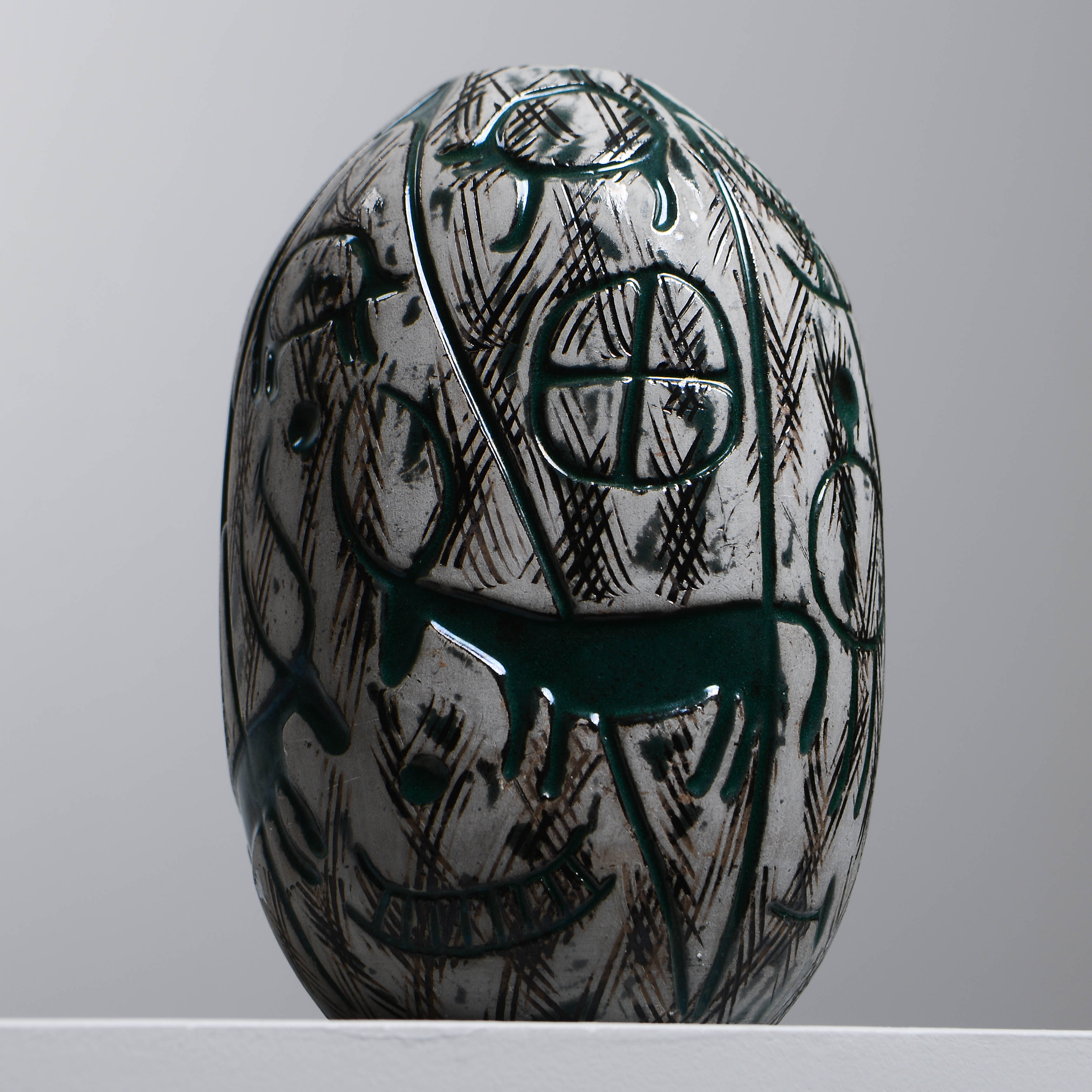 MARI SIMMULSON. "Hedenhös", vas, modell 4305, Upsala-Ekeby, 1957-60.