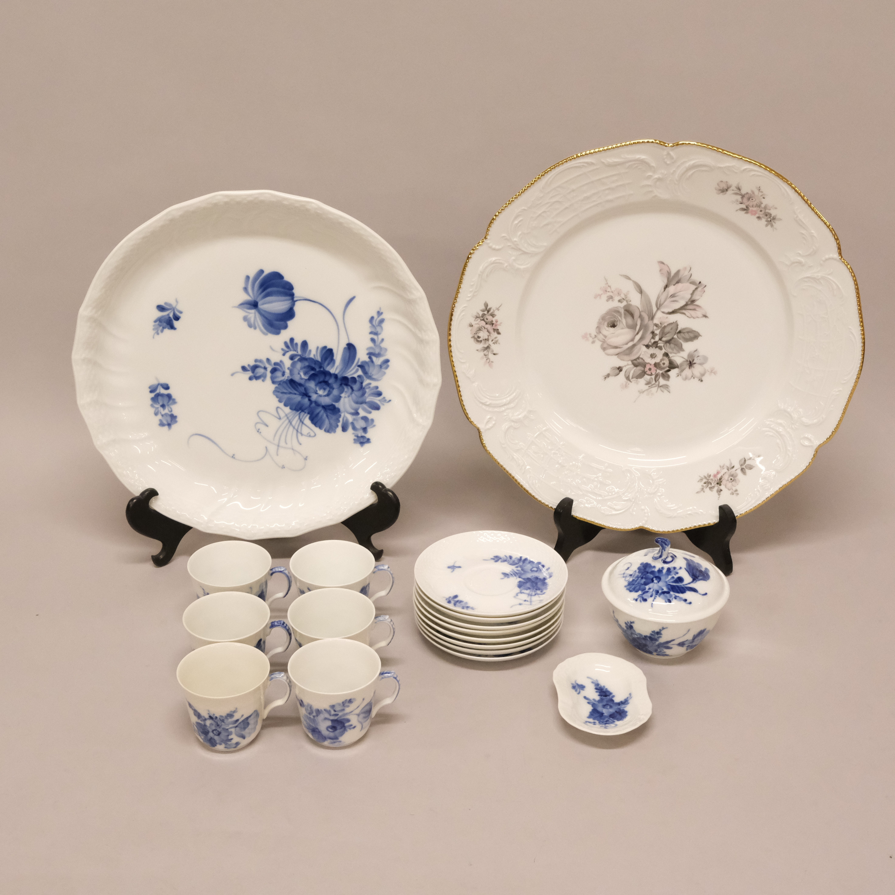 ROYAL COPENHAGEN, BLÅ BLOMST, 17 DELAR. SAMT ROSENTHAL, FAT.