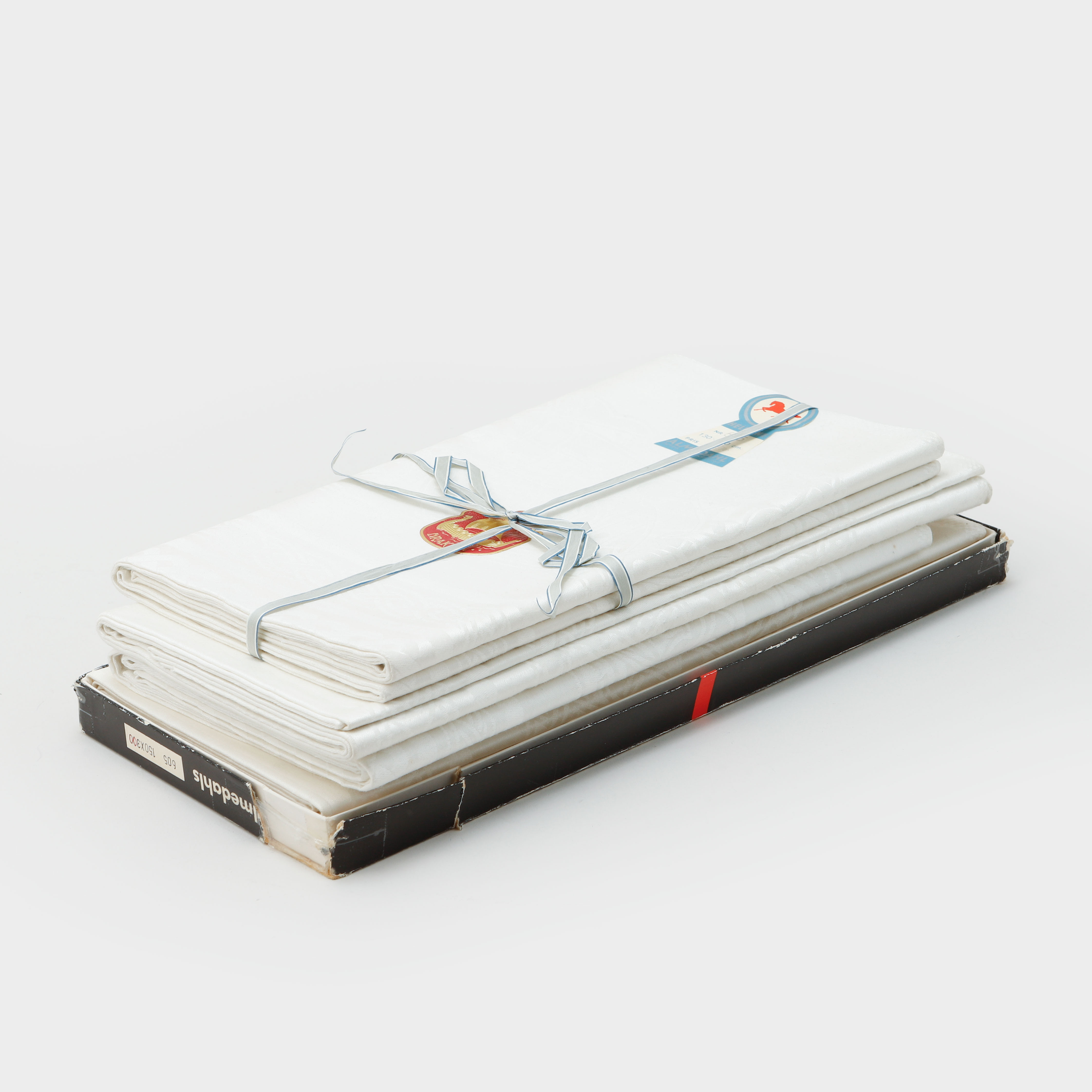 SIGNE SOHLMAN. Dukar, 4 stycken, Drakmönstret.