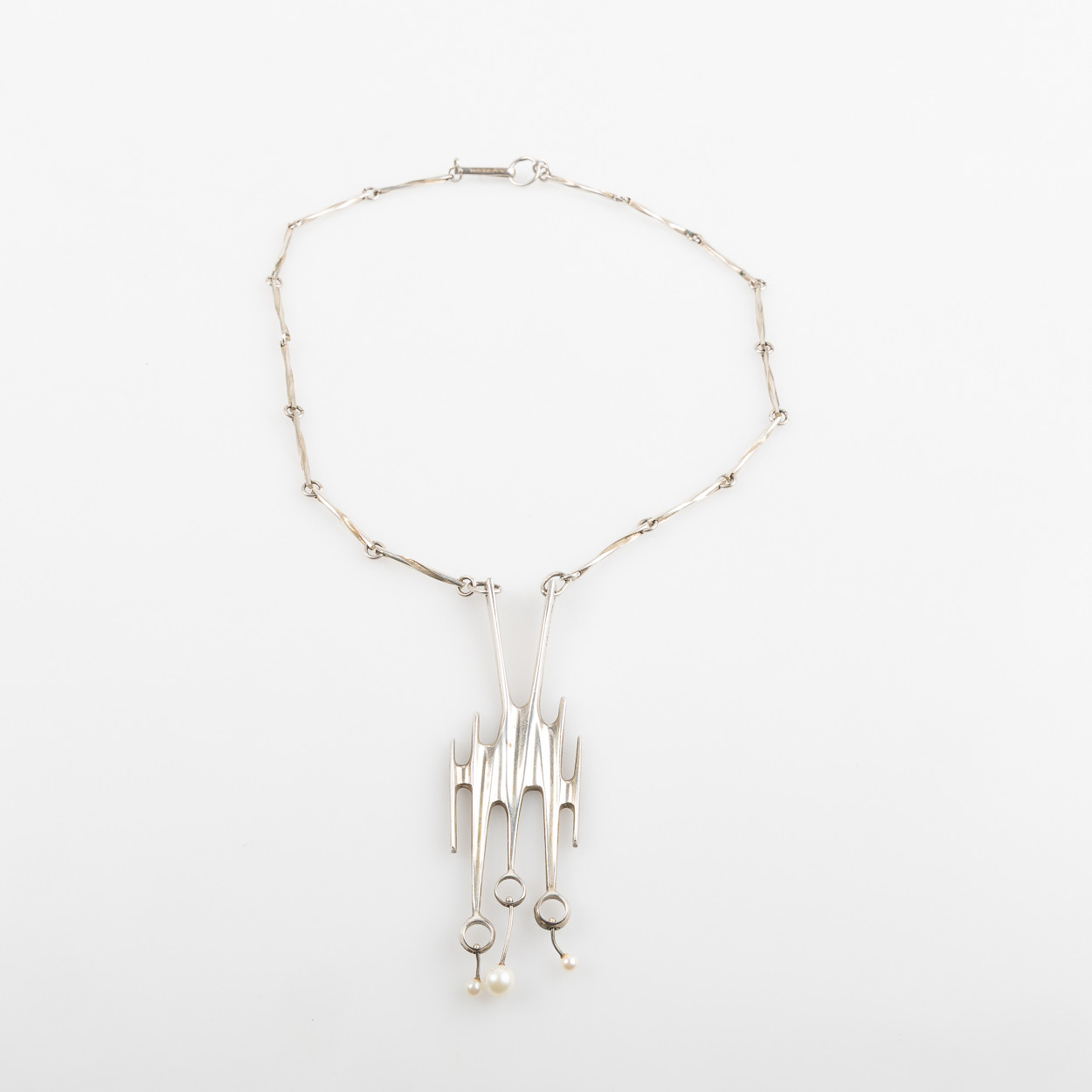 COLLIER, i silver, Malmö 1966.