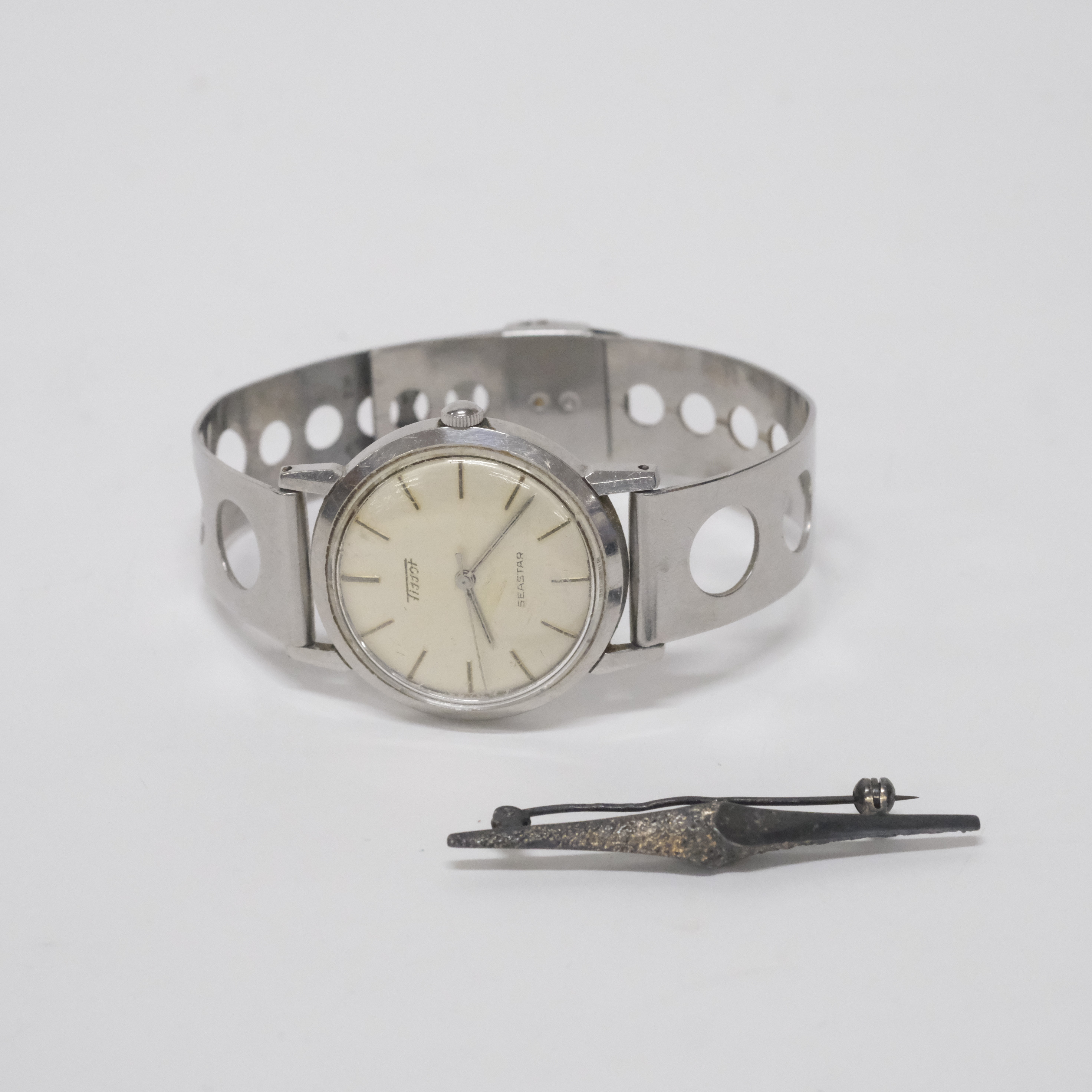 ARMBANDSUR, TISSOT. SAMT BROSCH, SILVER.