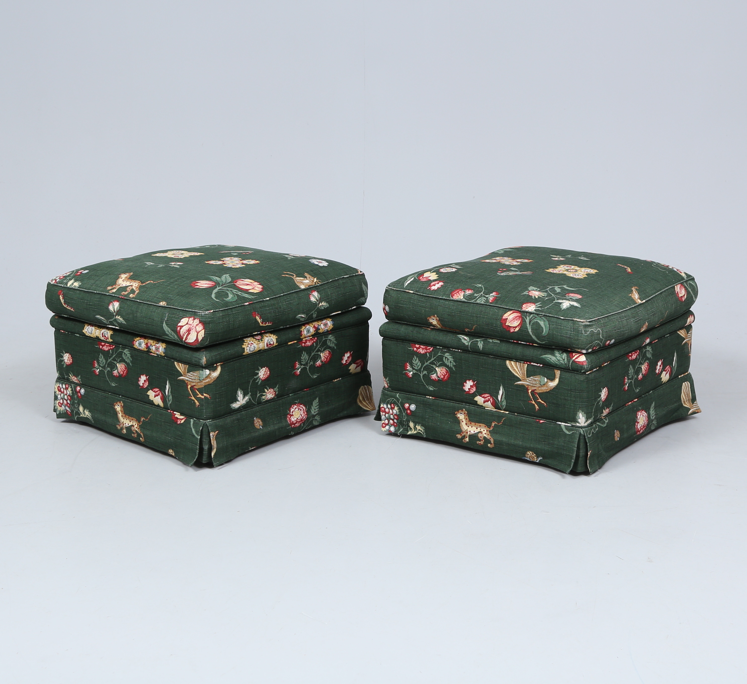 PALLAR, 1 par, klädda med Tudor Animals från Mulberry.