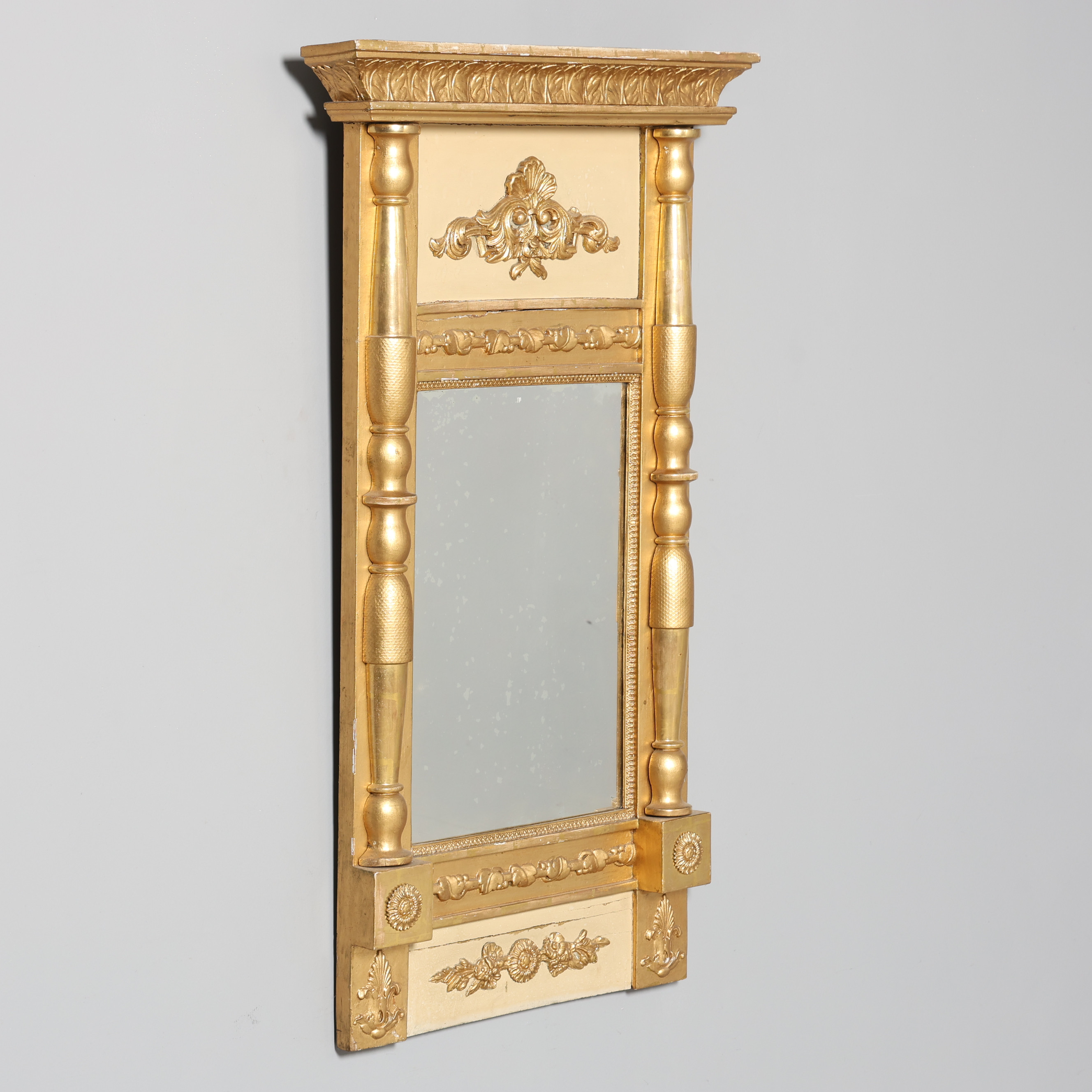 SPEGEL, empire, 1800-talets första hälft, förgylld och bemålad träram.