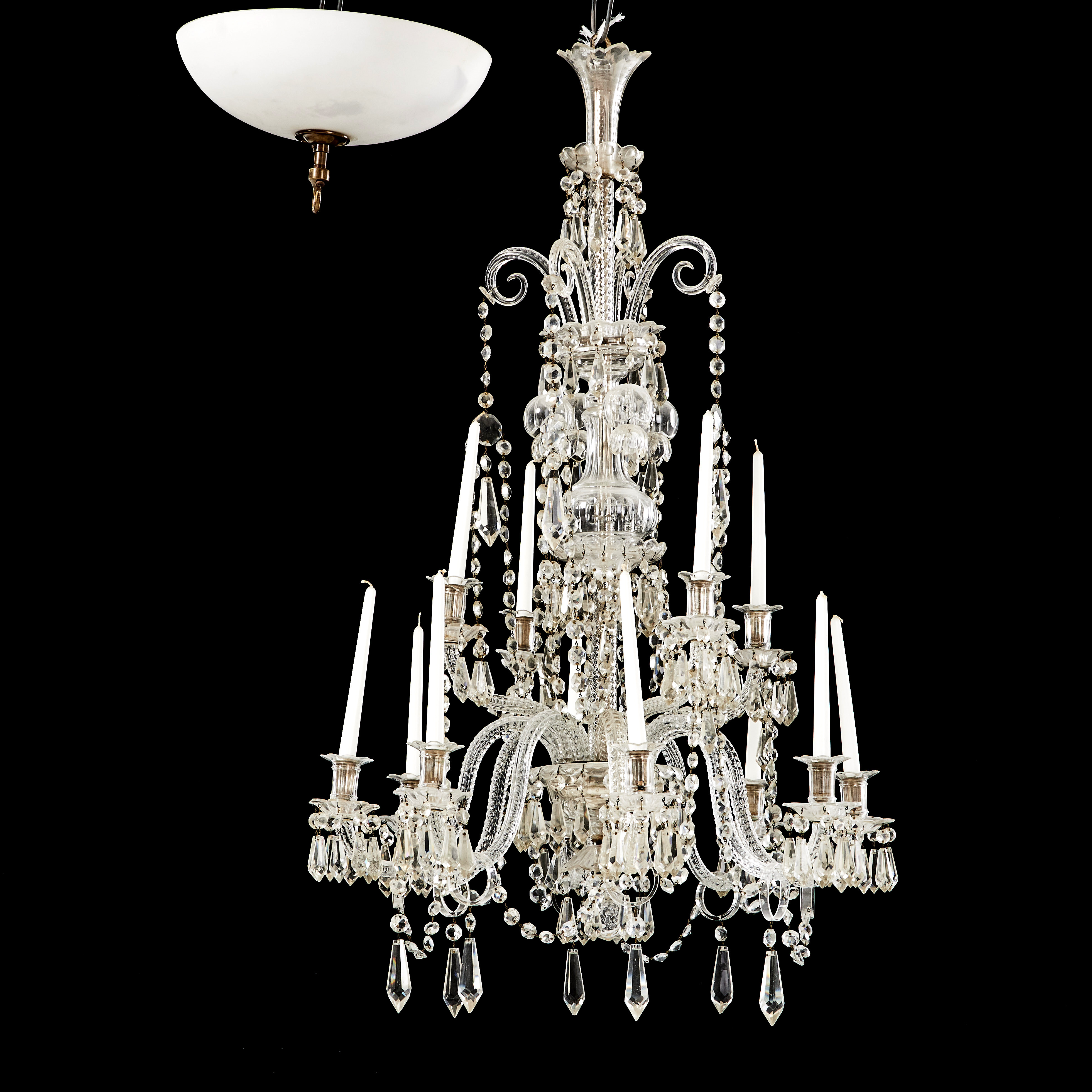 LJUSKRONA, omkring 1900, venetiansk stil, 12 ljusarmar, stomme i glas, behängd med prismor.